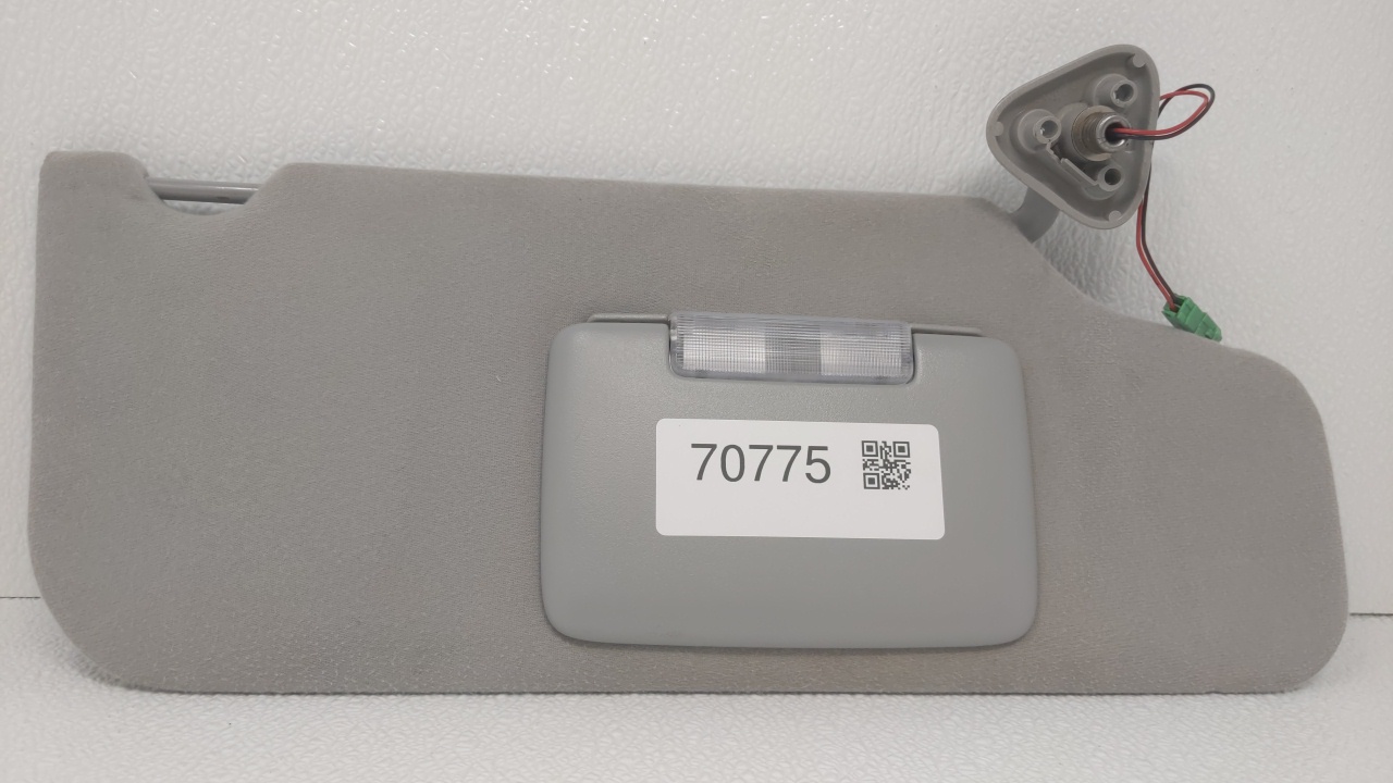 Picture of 2005 Ford Freestyle Passenger Sun Visor Mirror Right Sunvisor Gray 70775