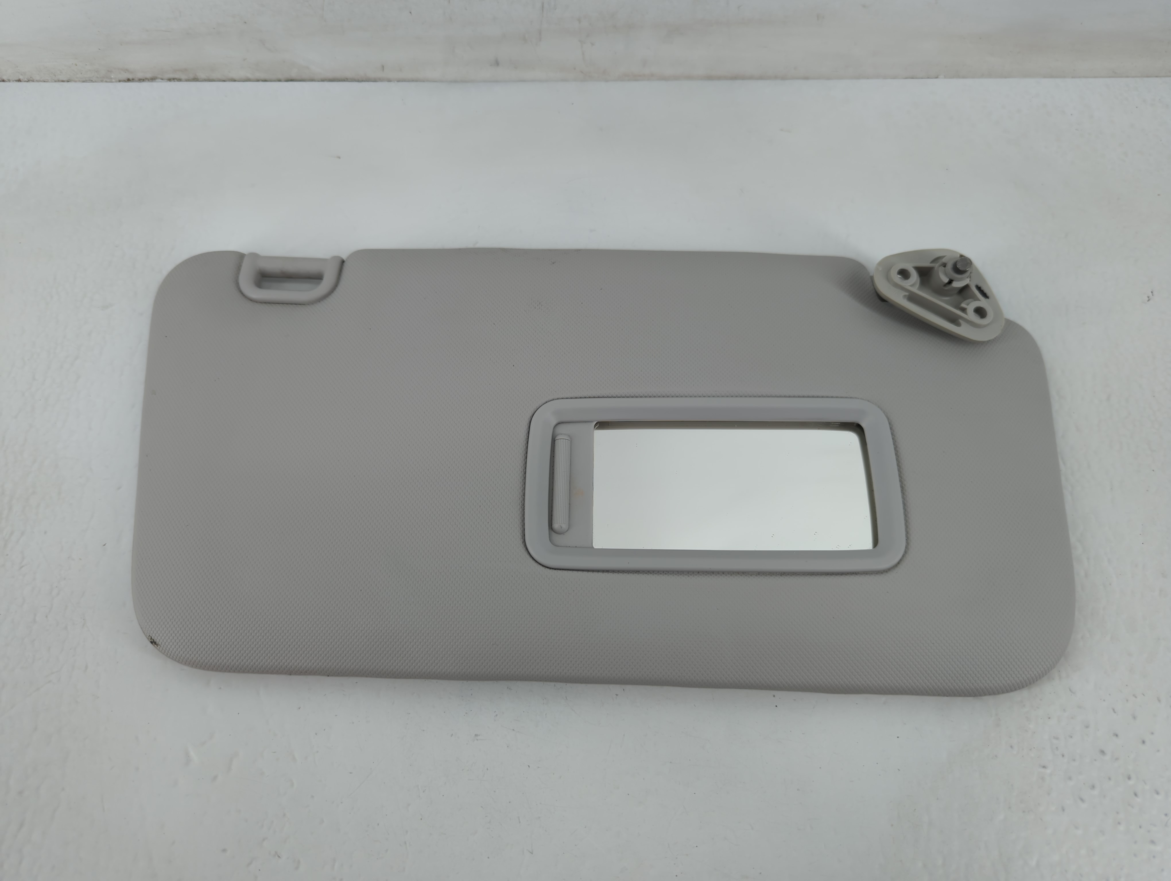 2013 Subaru Forester Passenger Sun Visor Mirror Right Sunvisor Grey 707832 - Oemusedautoparts1.com