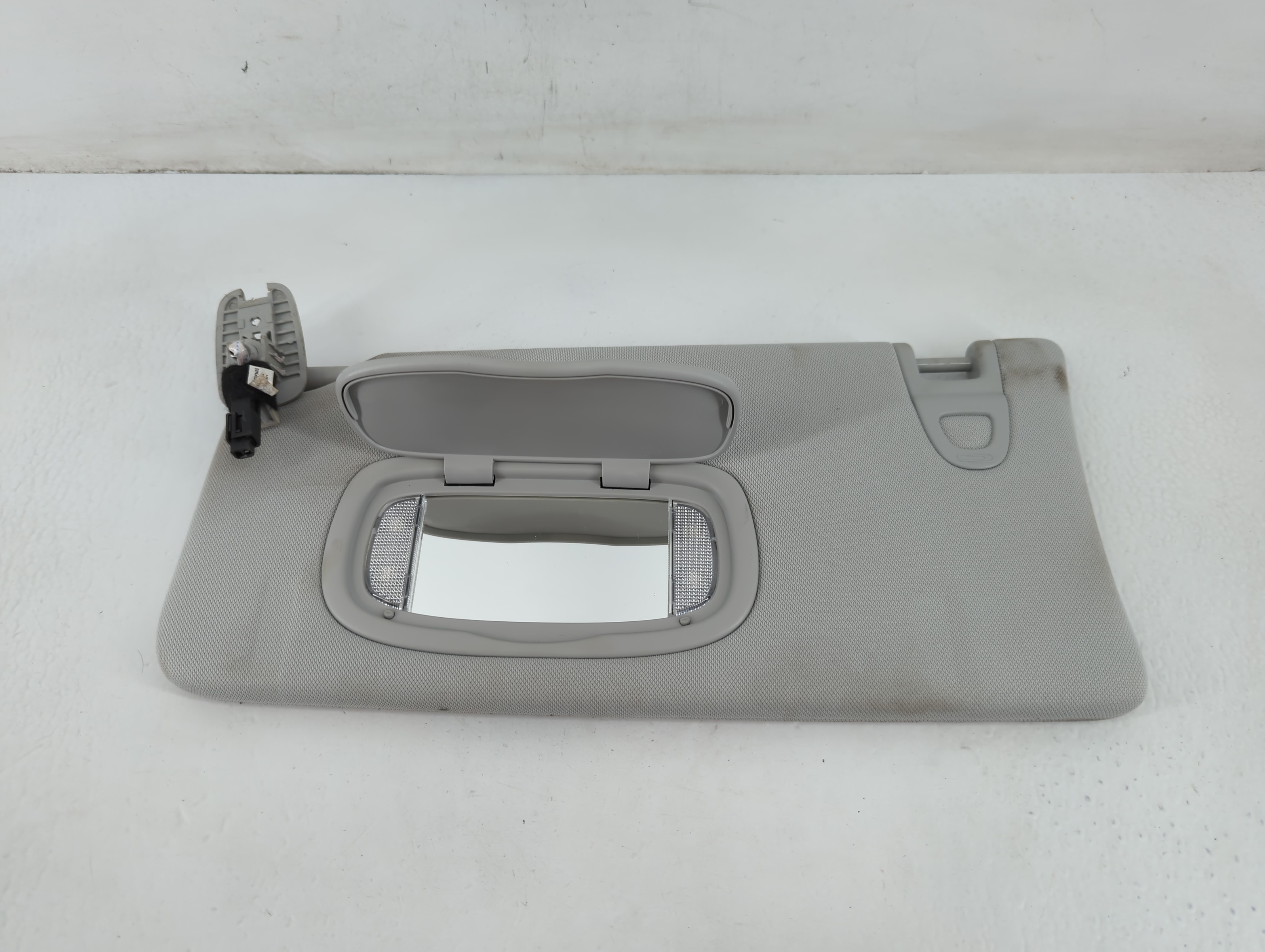 2021 Jeep Compass Driver Sun Visor Mirror Left Sunvisor Grey 707958 - Oemusedautoparts1.com
