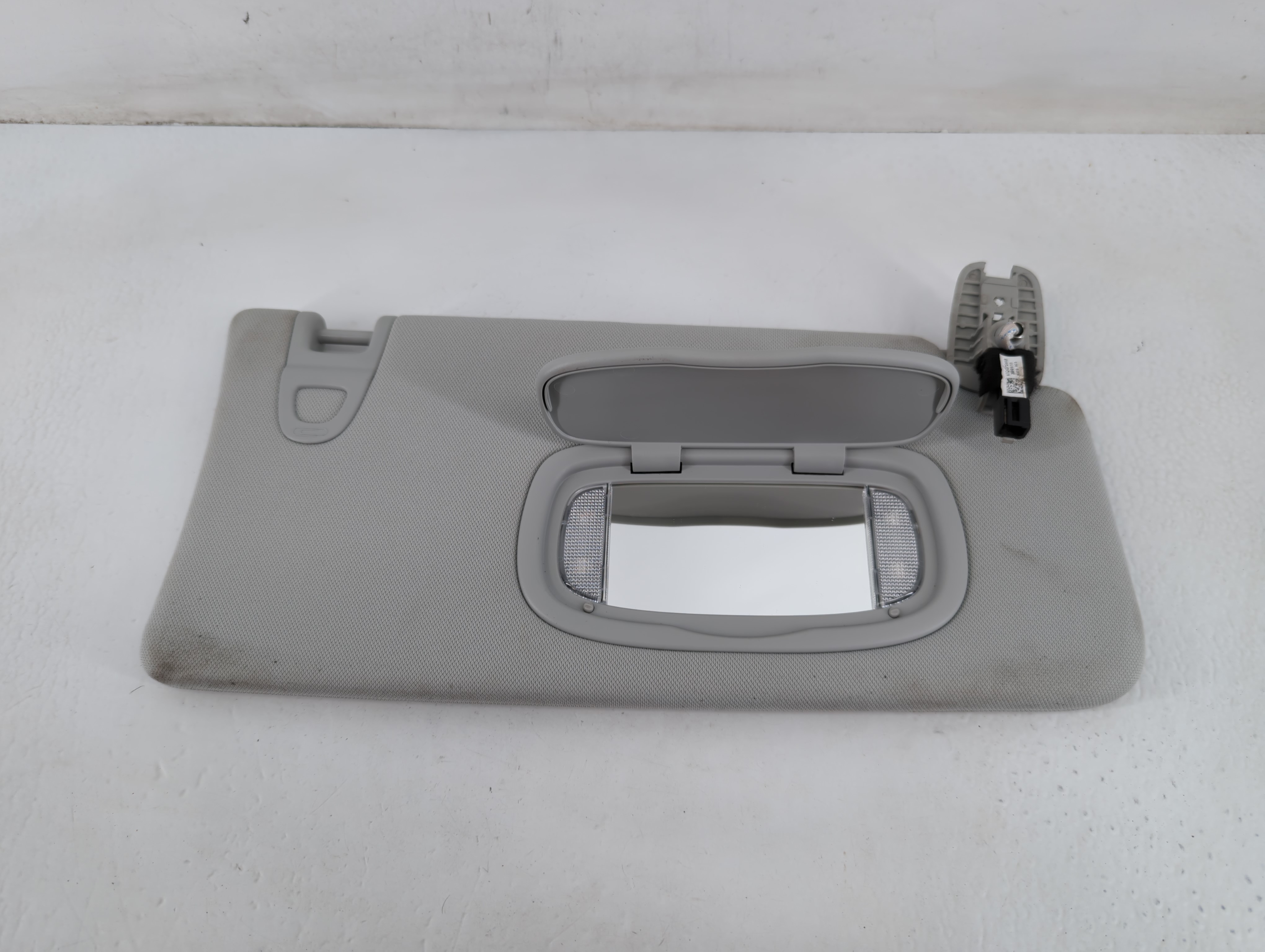2021 Jeep Compass Passenger Sun Visor Mirror Right Sunvisor Grey 707964 - Oemusedautoparts1.com