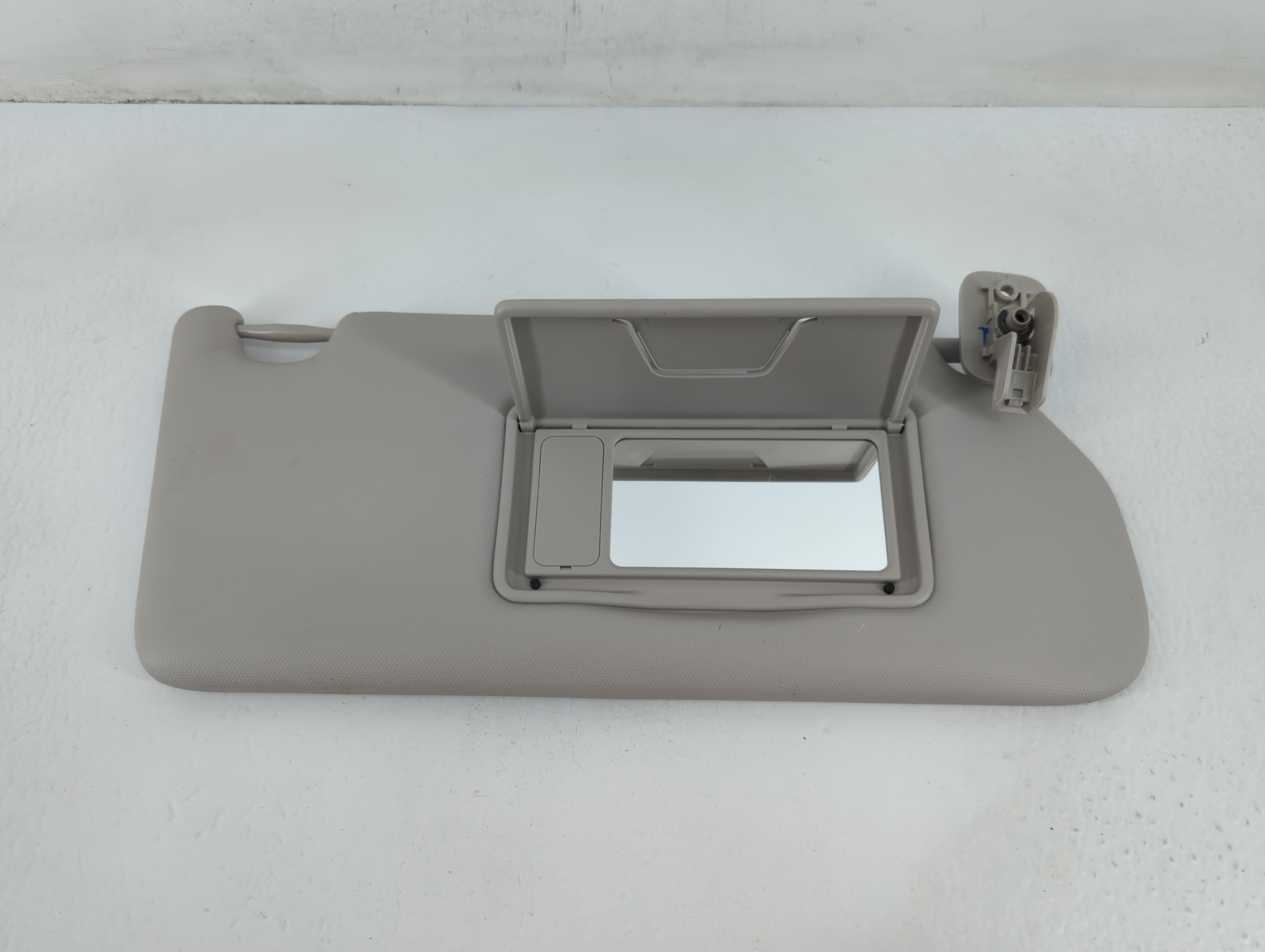 2018 Mitsubishi Eclipse Cross Passenger Sun Visor Mirror Right Sunvisor 707977 - Oemusedautoparts1.com