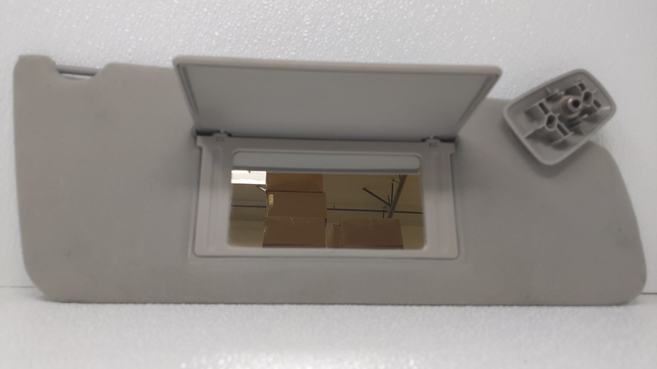 2004 Ford F-150 Passenger Sun Visor Mirror Right Sunvisor Gray 70809 - Oemusedautoparts1.com