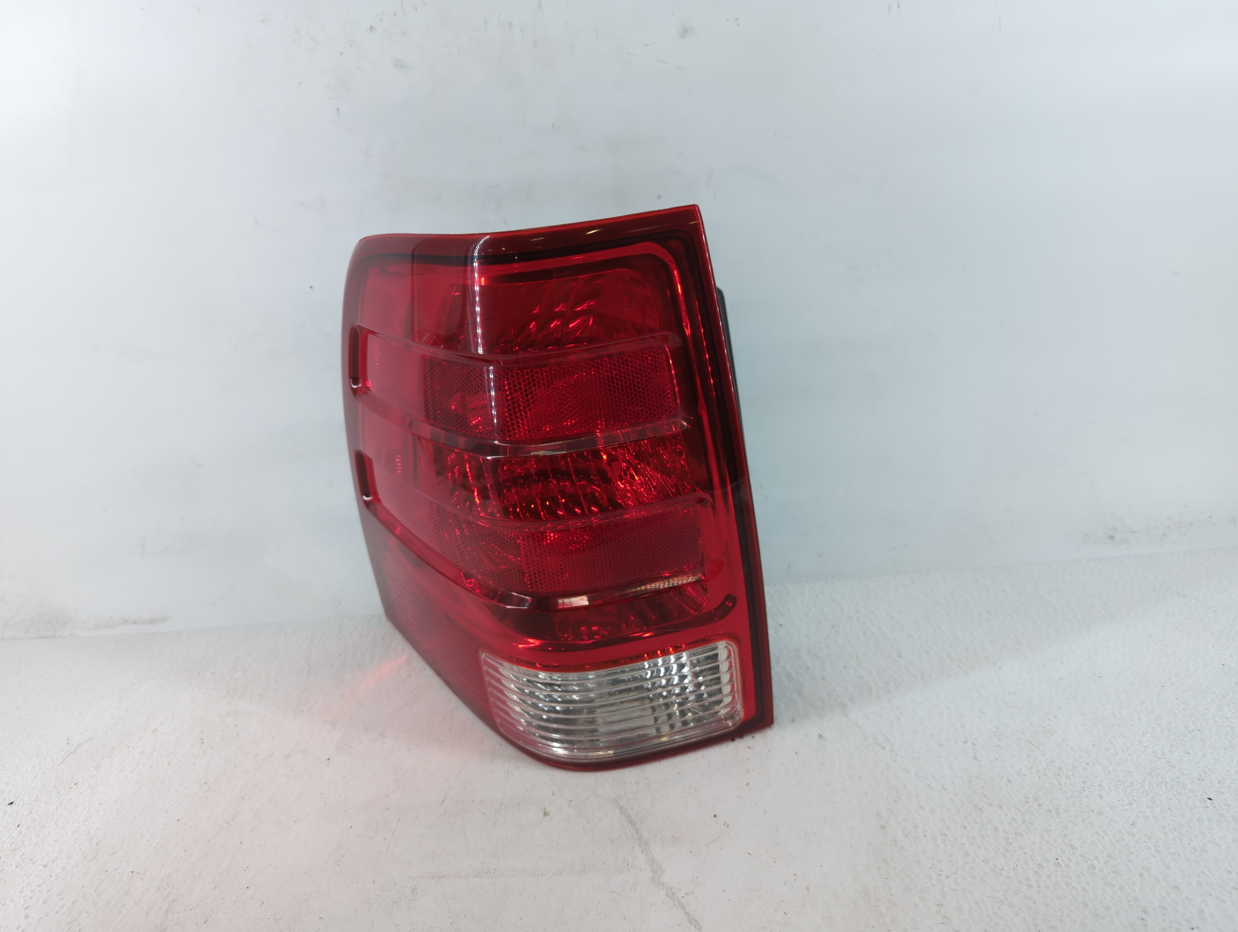 2004 Ford Expedition Driver Left Side Tail Light Taillight Oem 708640 - Oemusedautoparts1.com