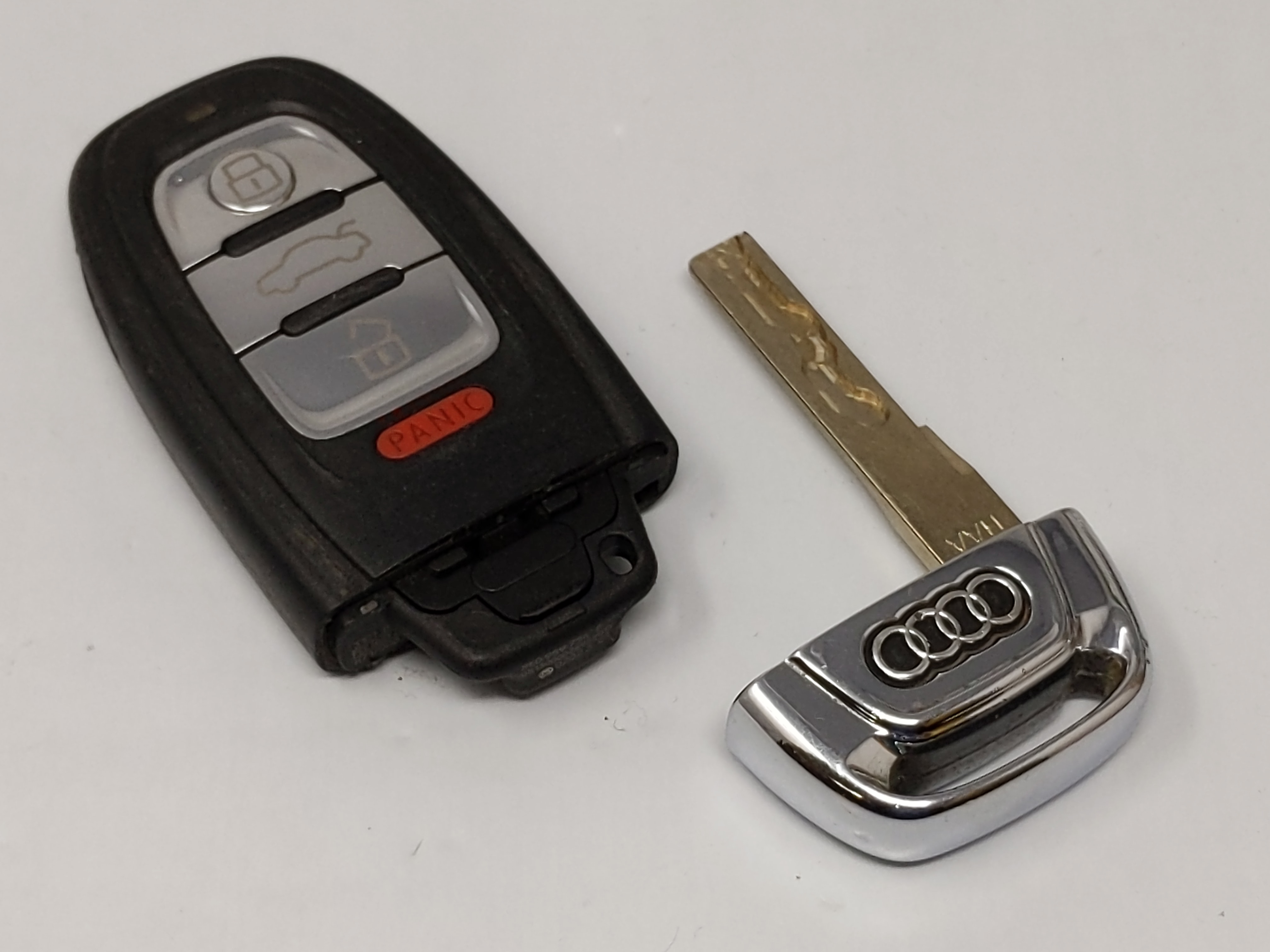 Audi Keyless Entry Remote Iyzfbsb802 8k0.959.754 F 4 Buttons 70883 - Oemusedautoparts1.com