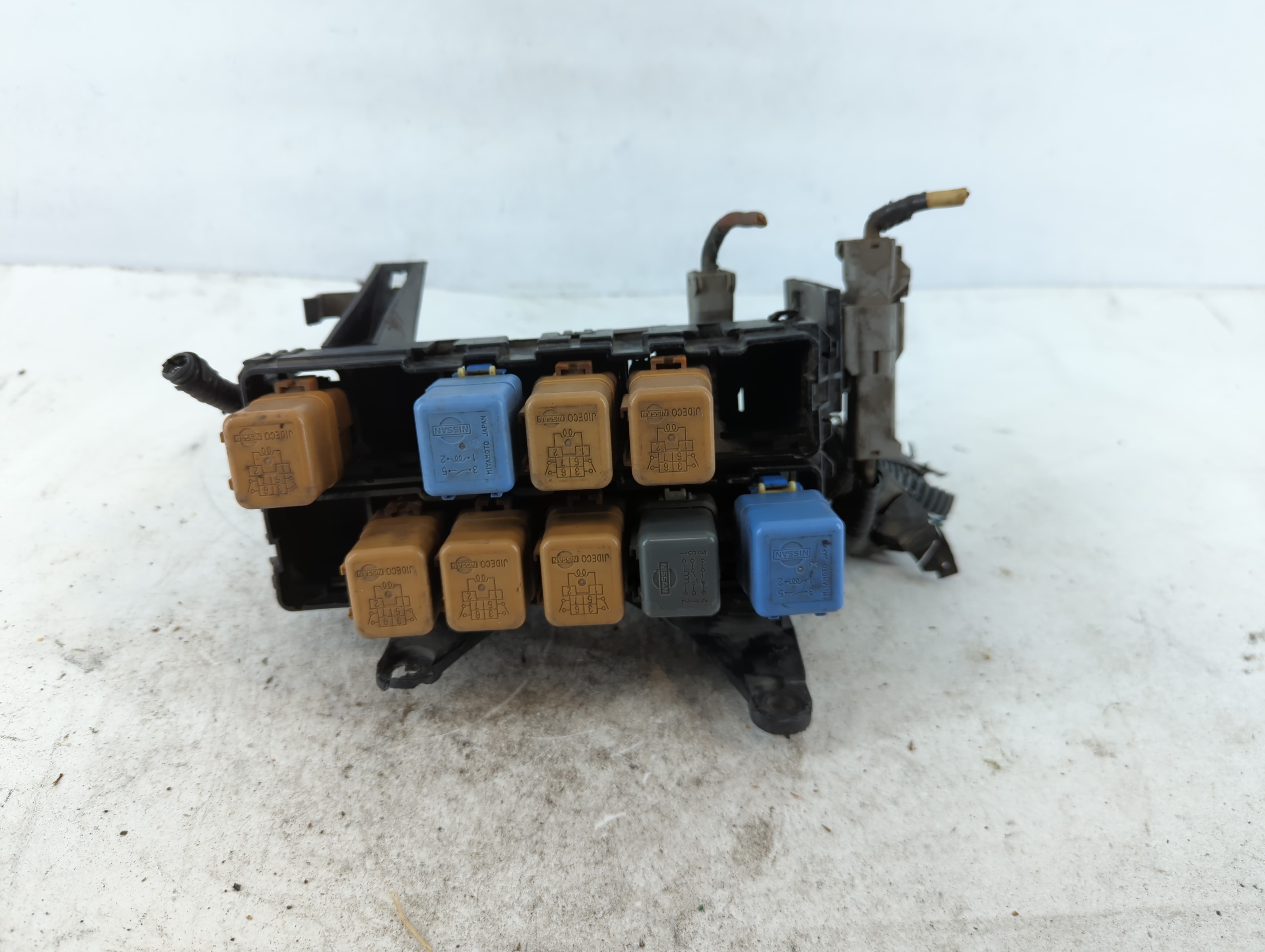 Picture of 2000-2001 Nissan Altima Fusebox Fuse Box Relay Module 7124-6529 709045
