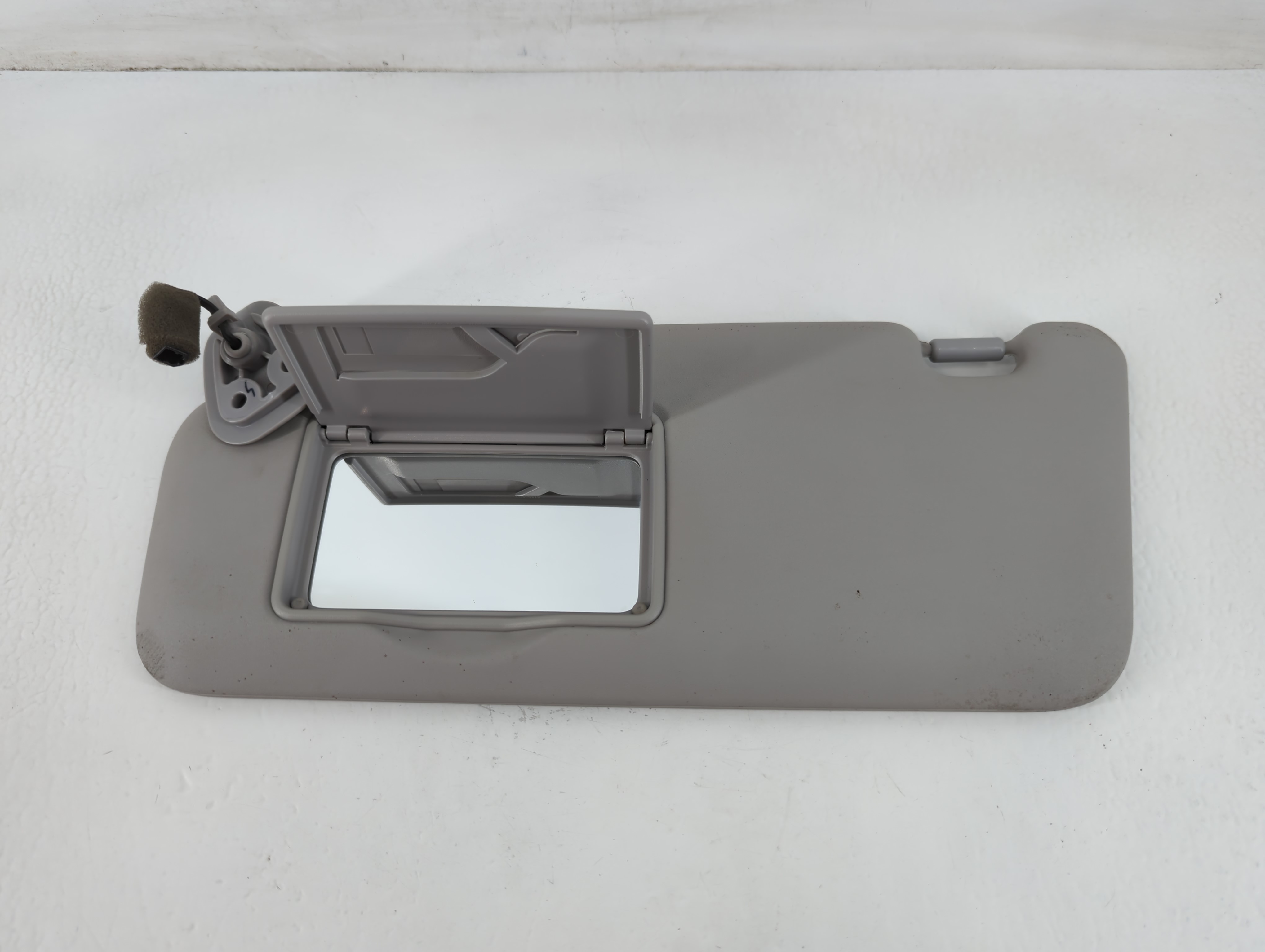 2011 Mitsubishi Endeavor Driver Sun Visor Mirror Left Sunvisor Grey 711281 - Oemusedautoparts1.com