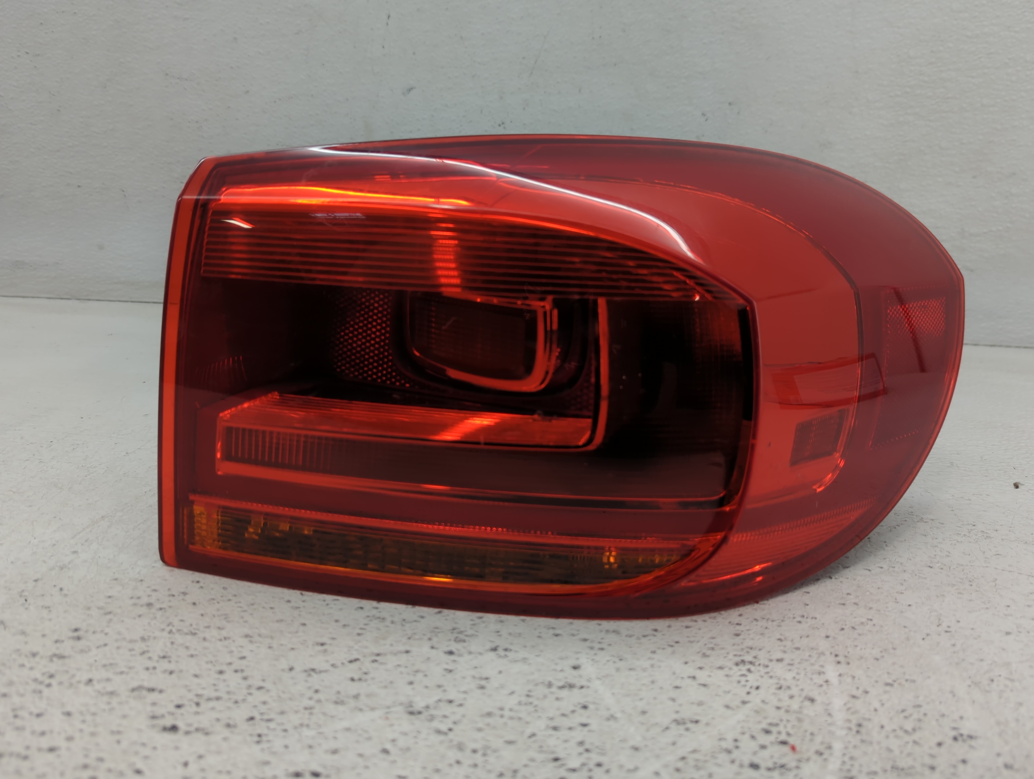 Kia Sorento Passenger Right Side Tail Light Taillight Oem 711891 - Oemusedautoparts1.com