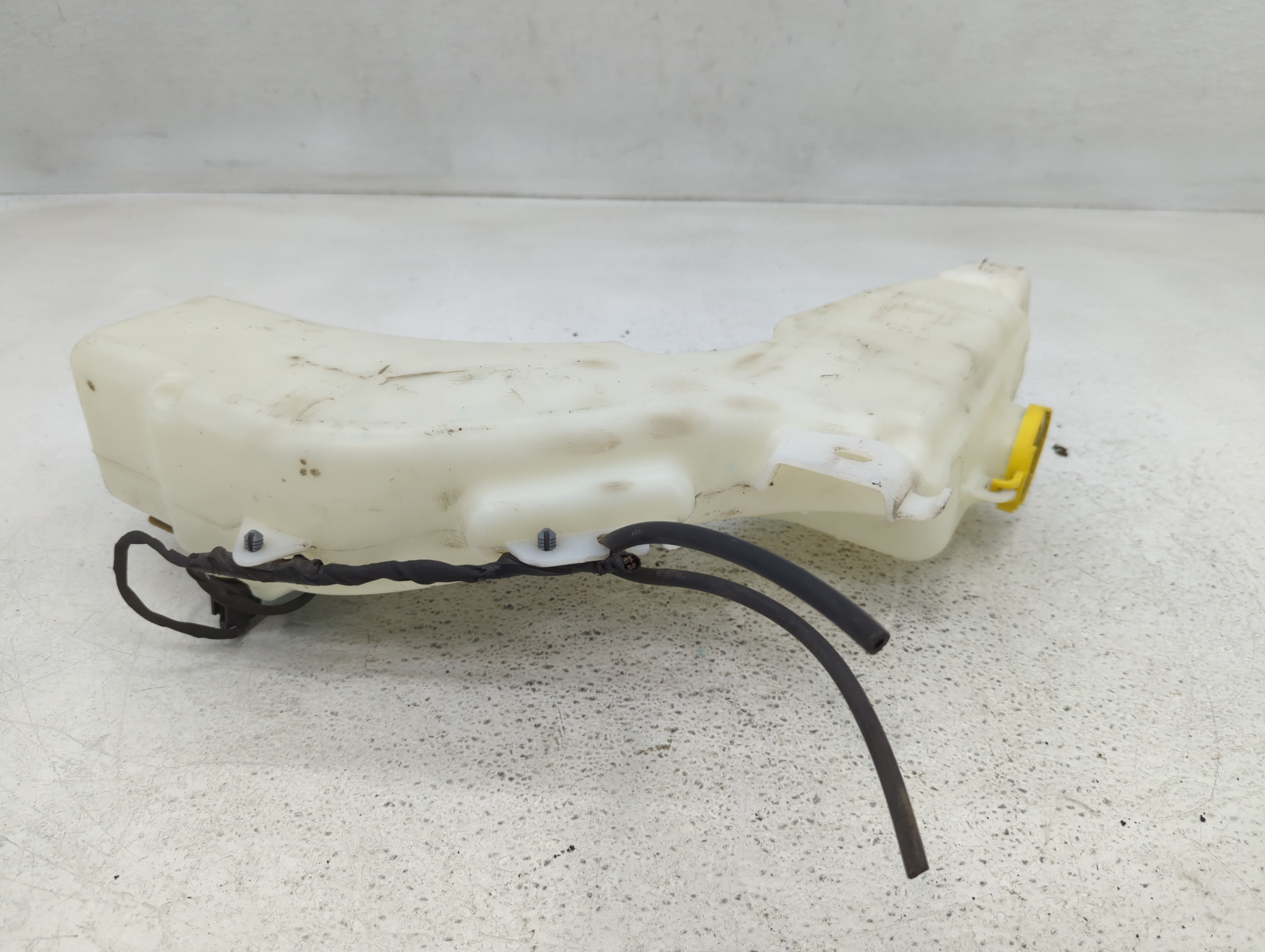 2015 Dodge Journey Windshield Washer Fluid Reservoir Bottle Oem 711972 - Oemusedautoparts1.com