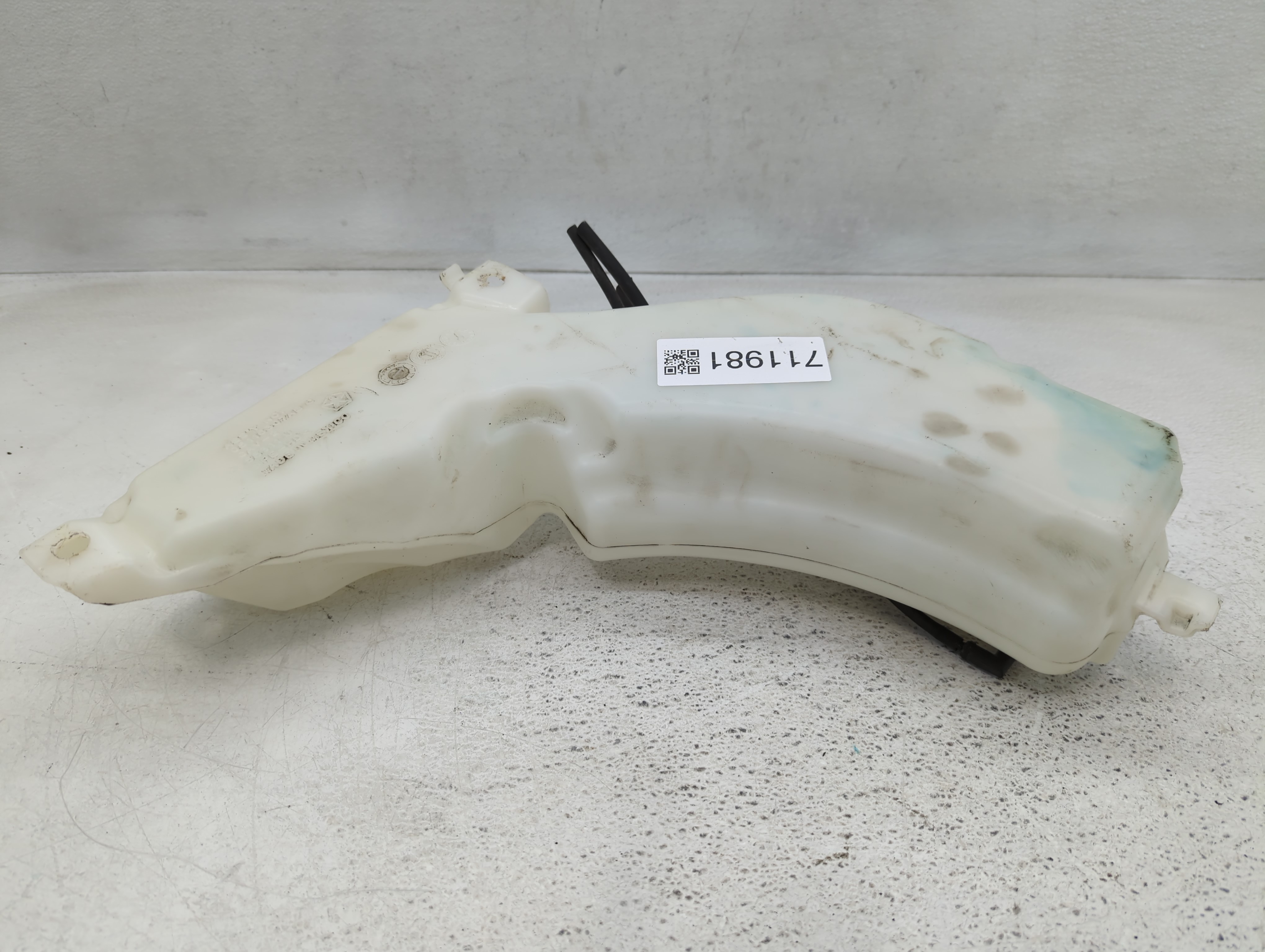 2017 Dodge Journey Windshield Washer Fluid Reservoir Bottle Oem 711981 - Oemusedautoparts1.com