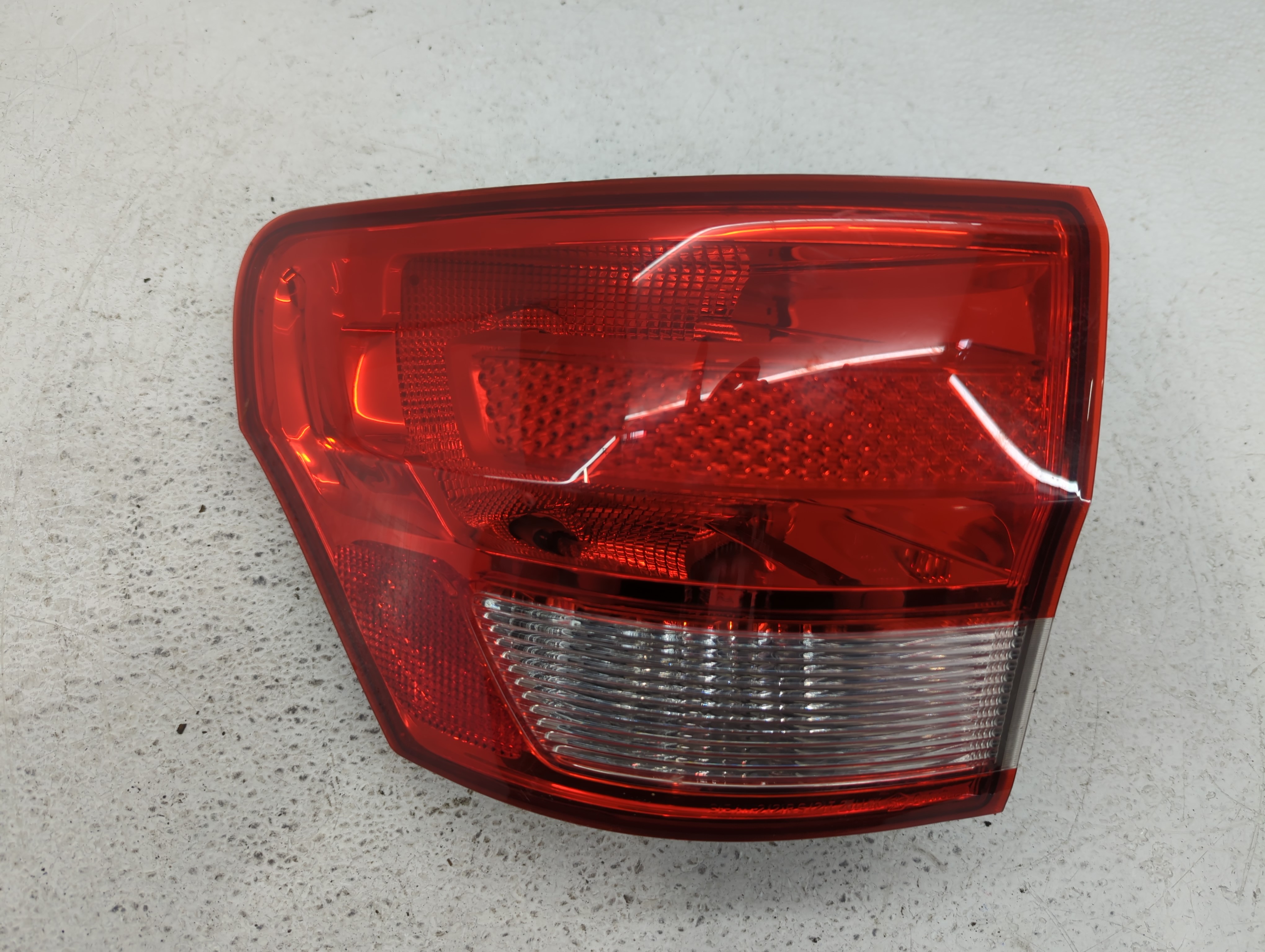 2011 Jeep Grand Cherokee Driver Left Side Tail Light Taillight Oem 712103 - Oemusedautoparts1.com