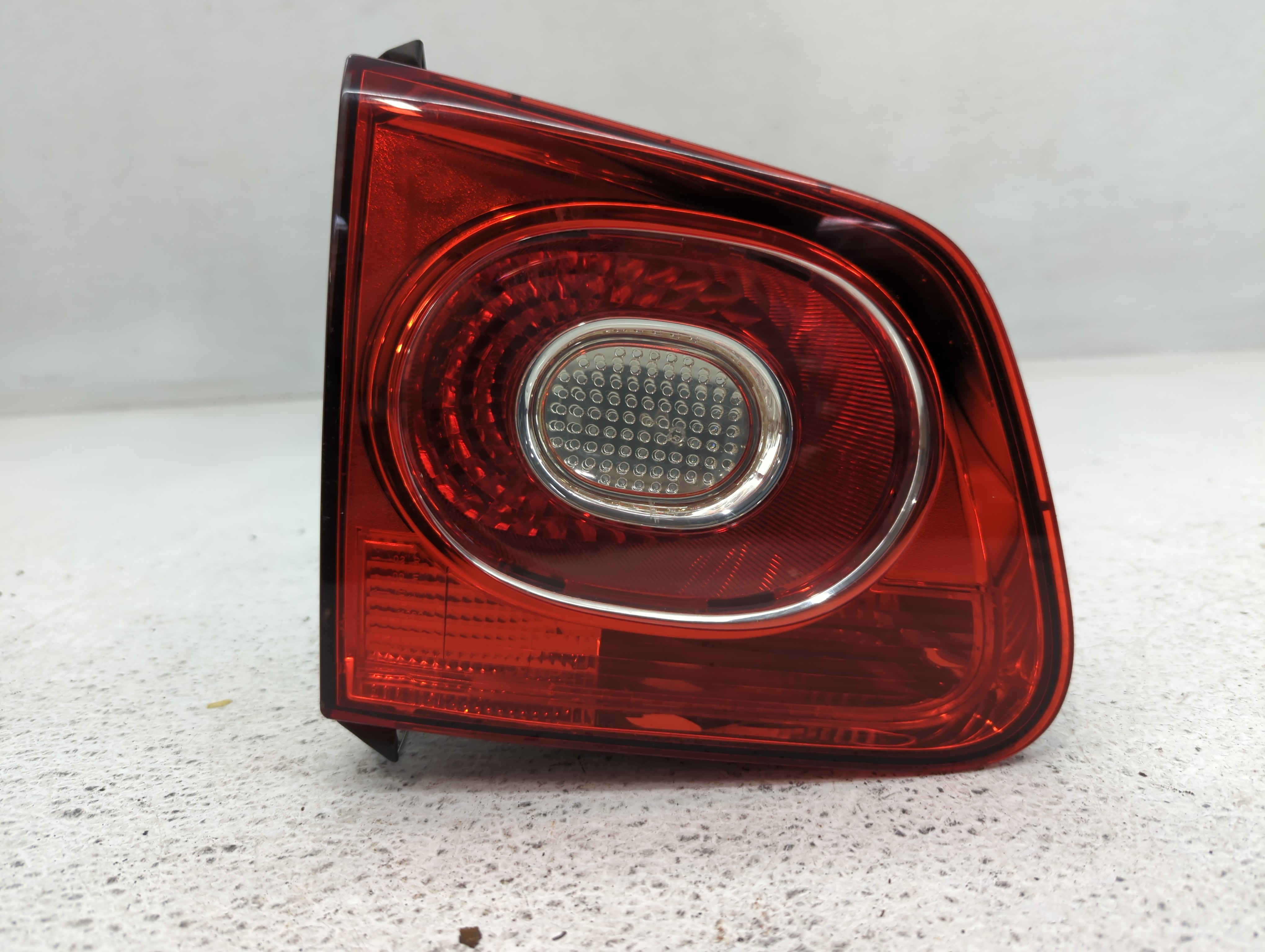 2009-2011 Volkswagen Tiguan Driver Left Side Tail Light Taillight Oem 712718 - Oemusedautoparts1.com