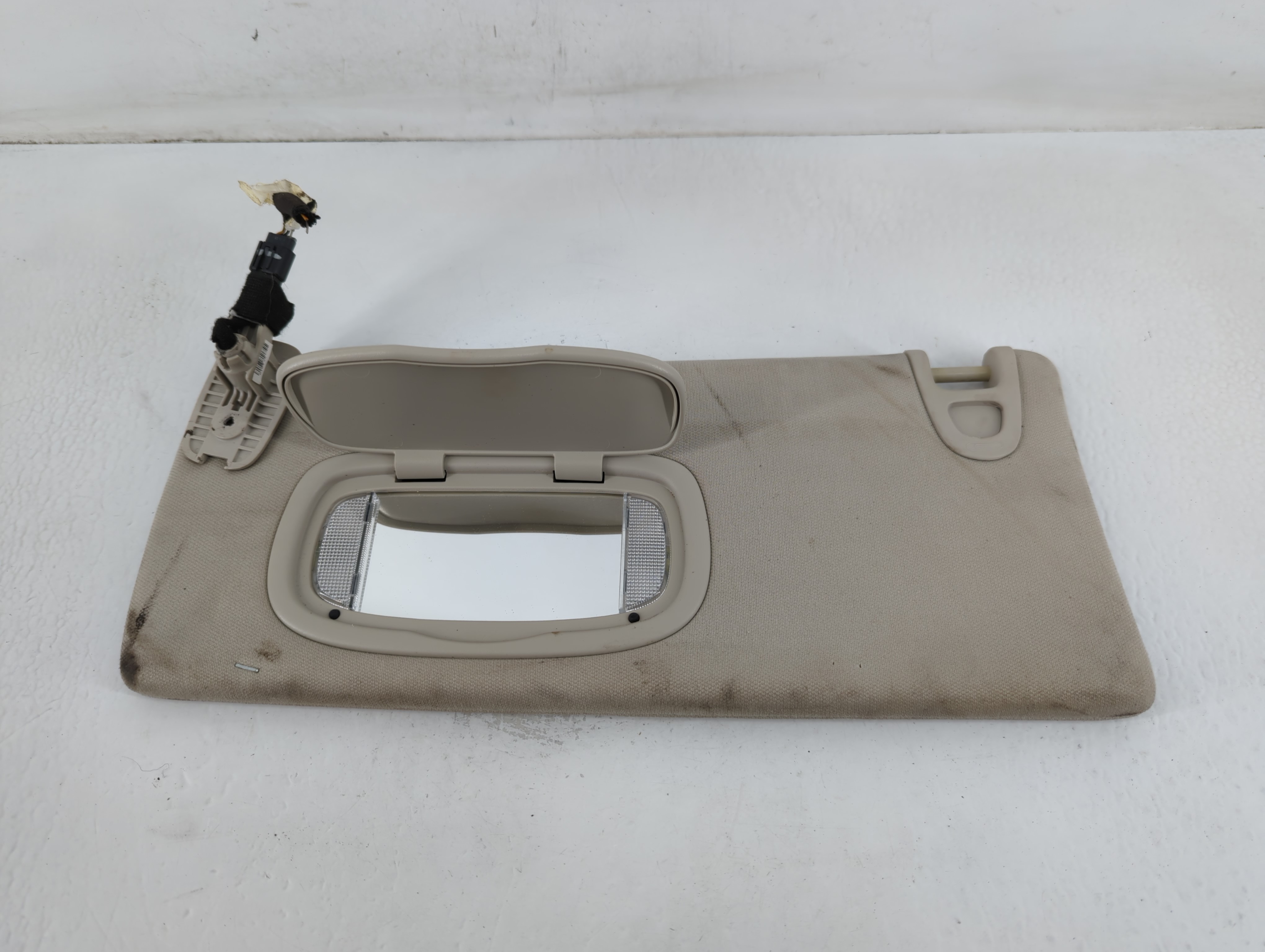 2014-2018 Jeep Cherokee Driver Sun Visor Mirror Left Sunvisor Light Tan 713354 - Oemusedautoparts1.com