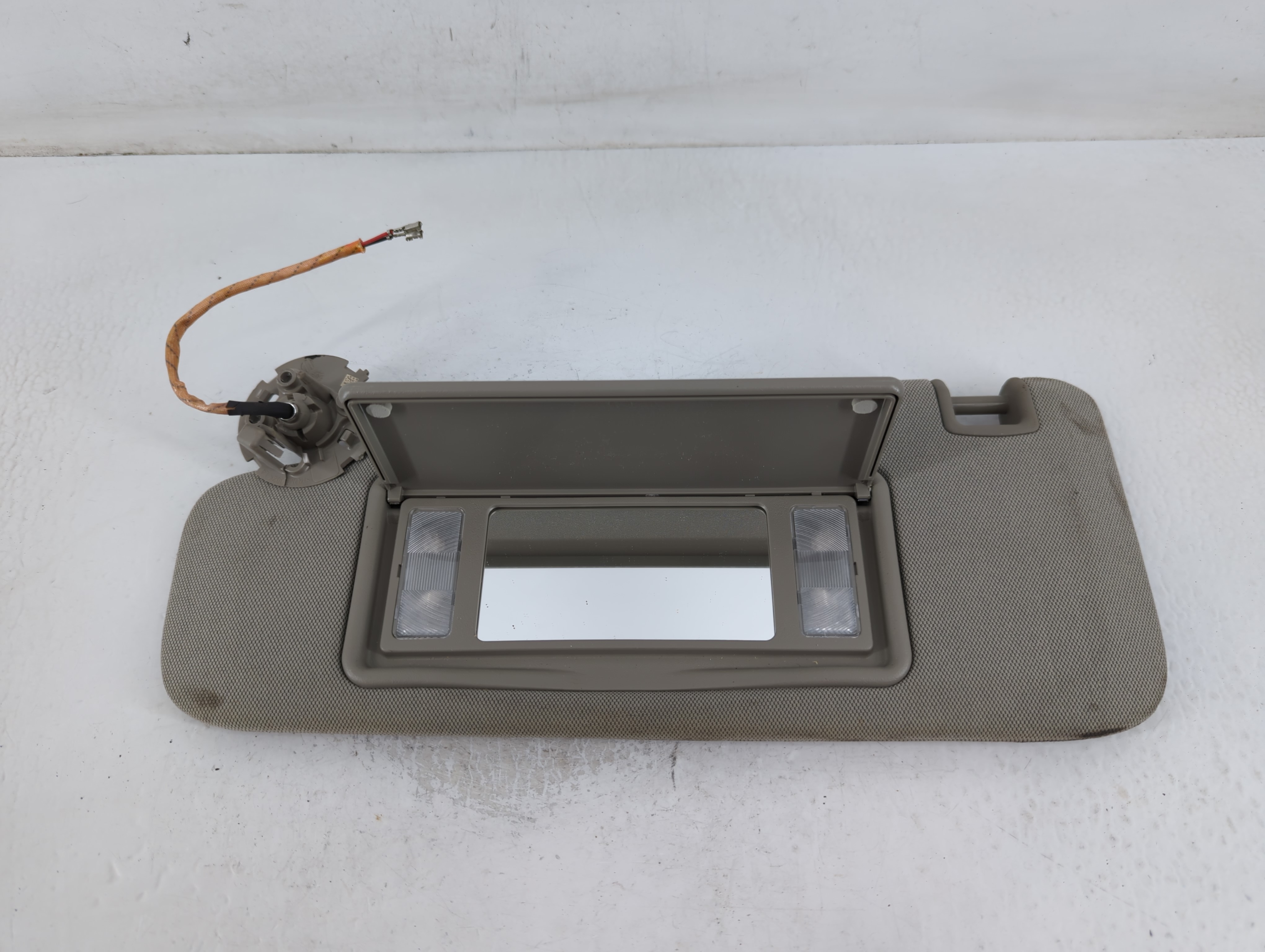 2014-2019 Cadillac Cts Driver Sun Visor Mirror Left Sunvisor Grey 713515 - Oemusedautoparts1.com