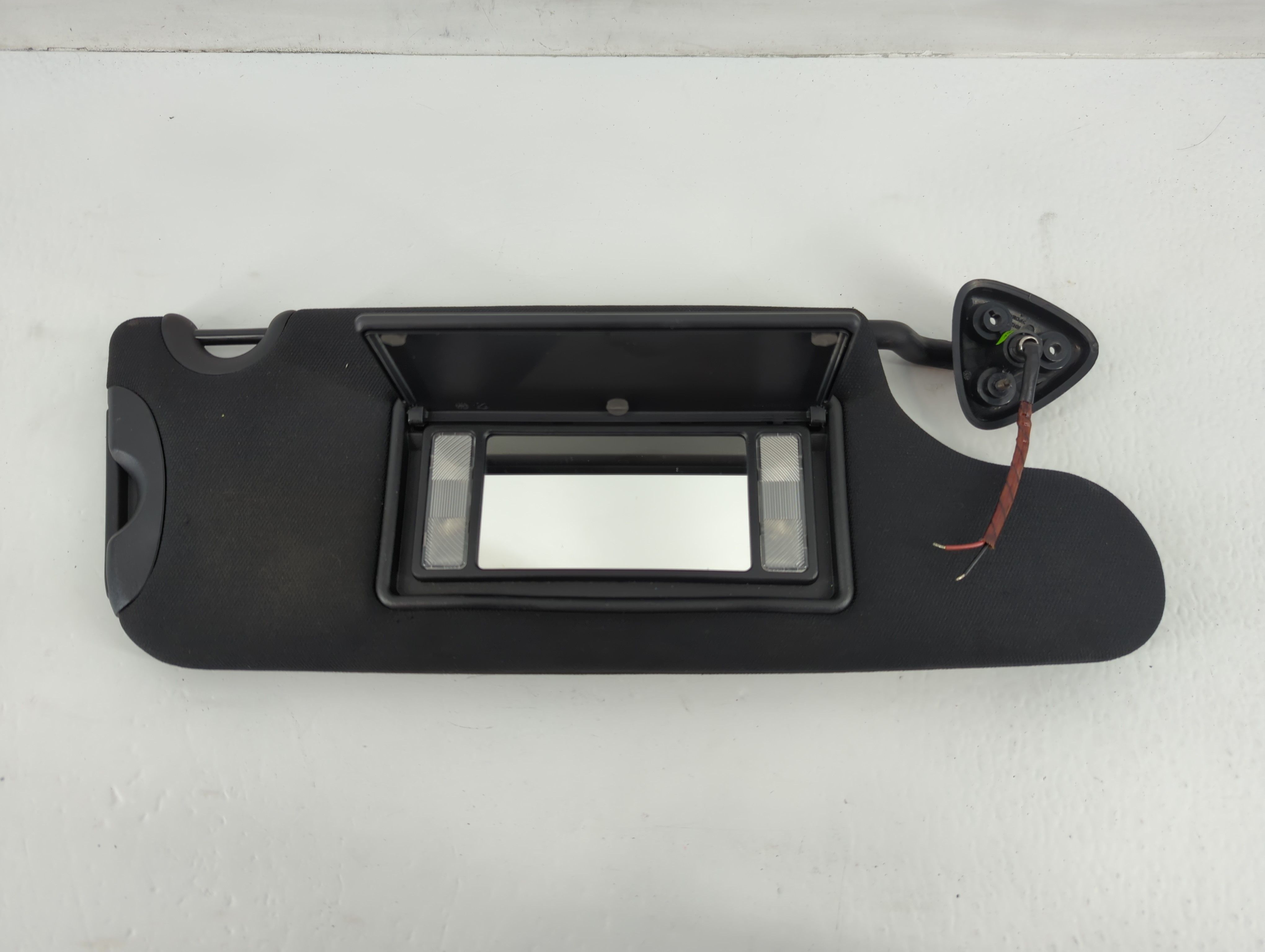Picture of 2018-2022 Dodge Challenger Passenger Sun Visor Mirror Right Sunvisor 713751