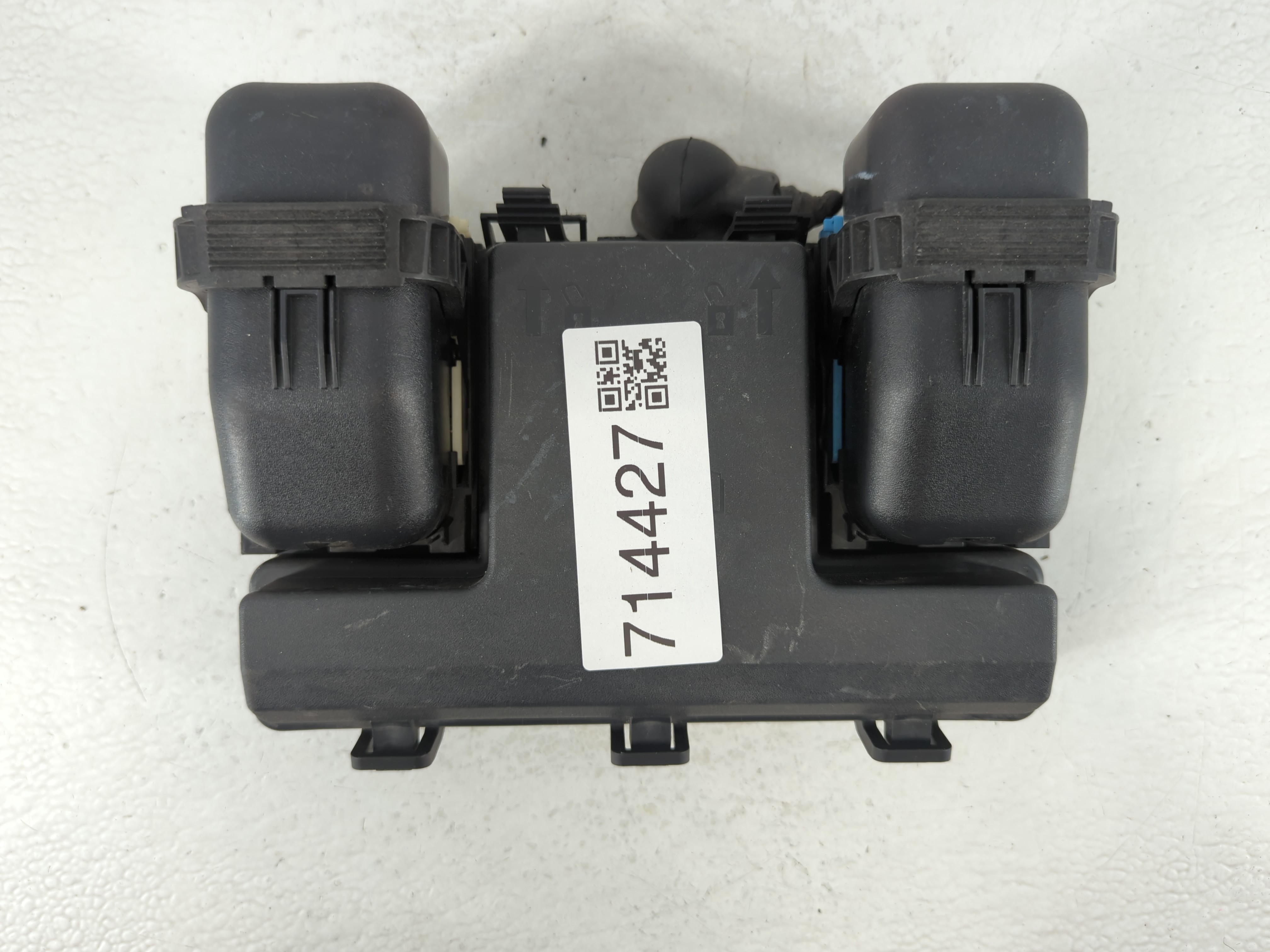 2015-2016 Ford Fusion Fusebox Fuse Box Relay Module Fg9t14a067bb_01 714427 - Oemusedautoparts1.com