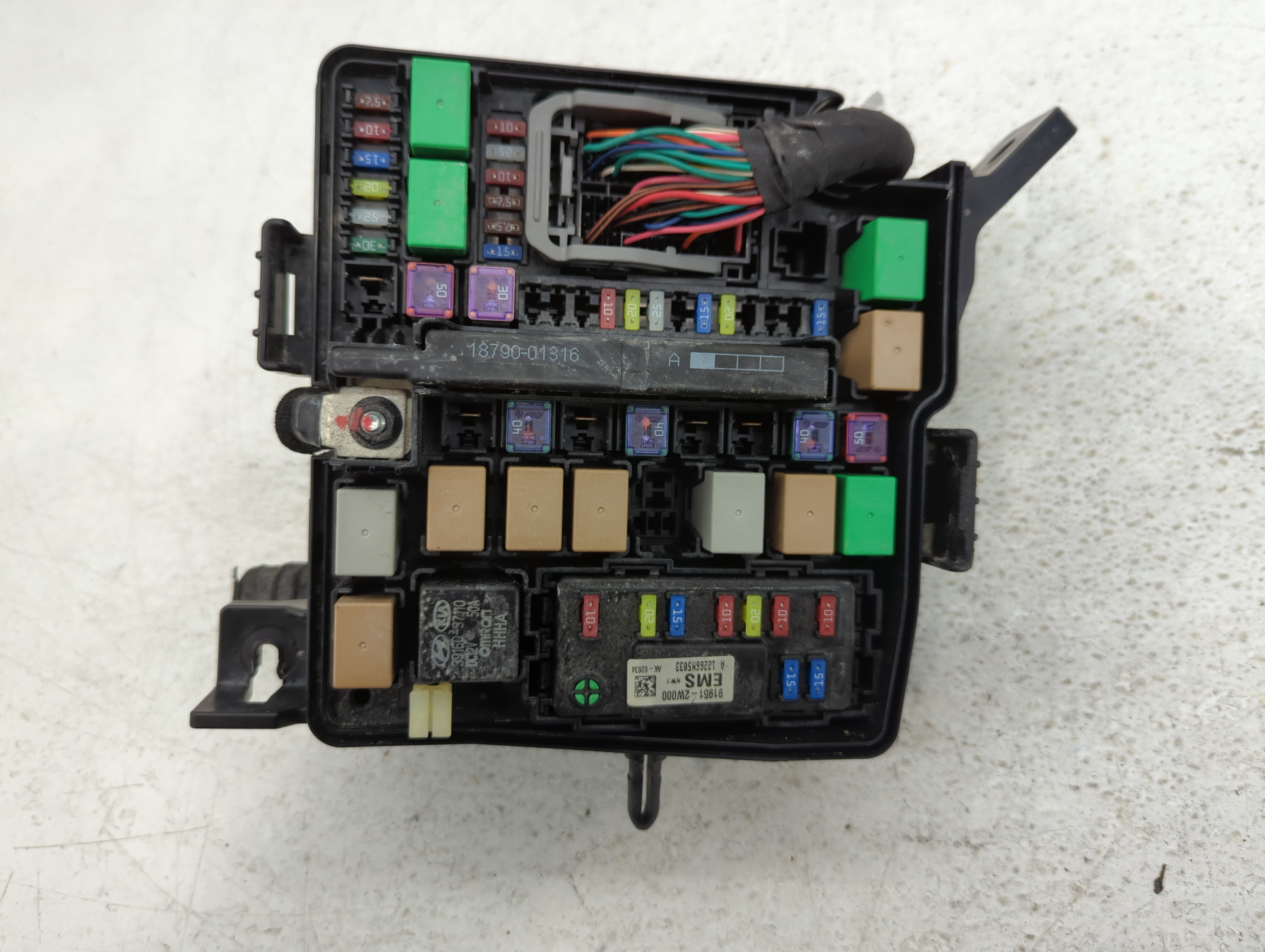 2013 Hyundai Santa Fe Fusebox Fuse Box Relay Module 714561 - Oemusedautoparts1.com