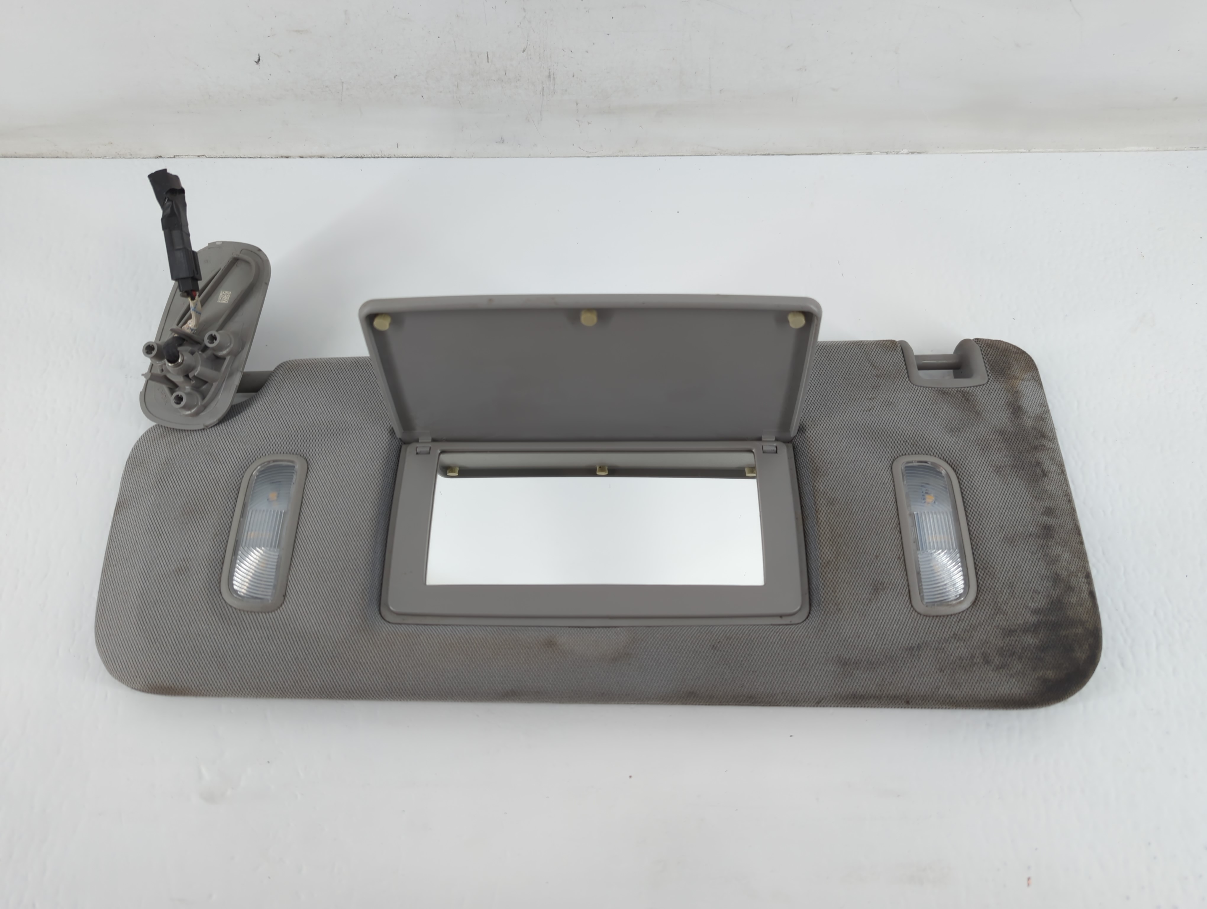 Chevrolet Suburban 1500 Driver Sun Visor Mirror Left Sunvisor Grey 715304 - Oemusedautoparts1.com