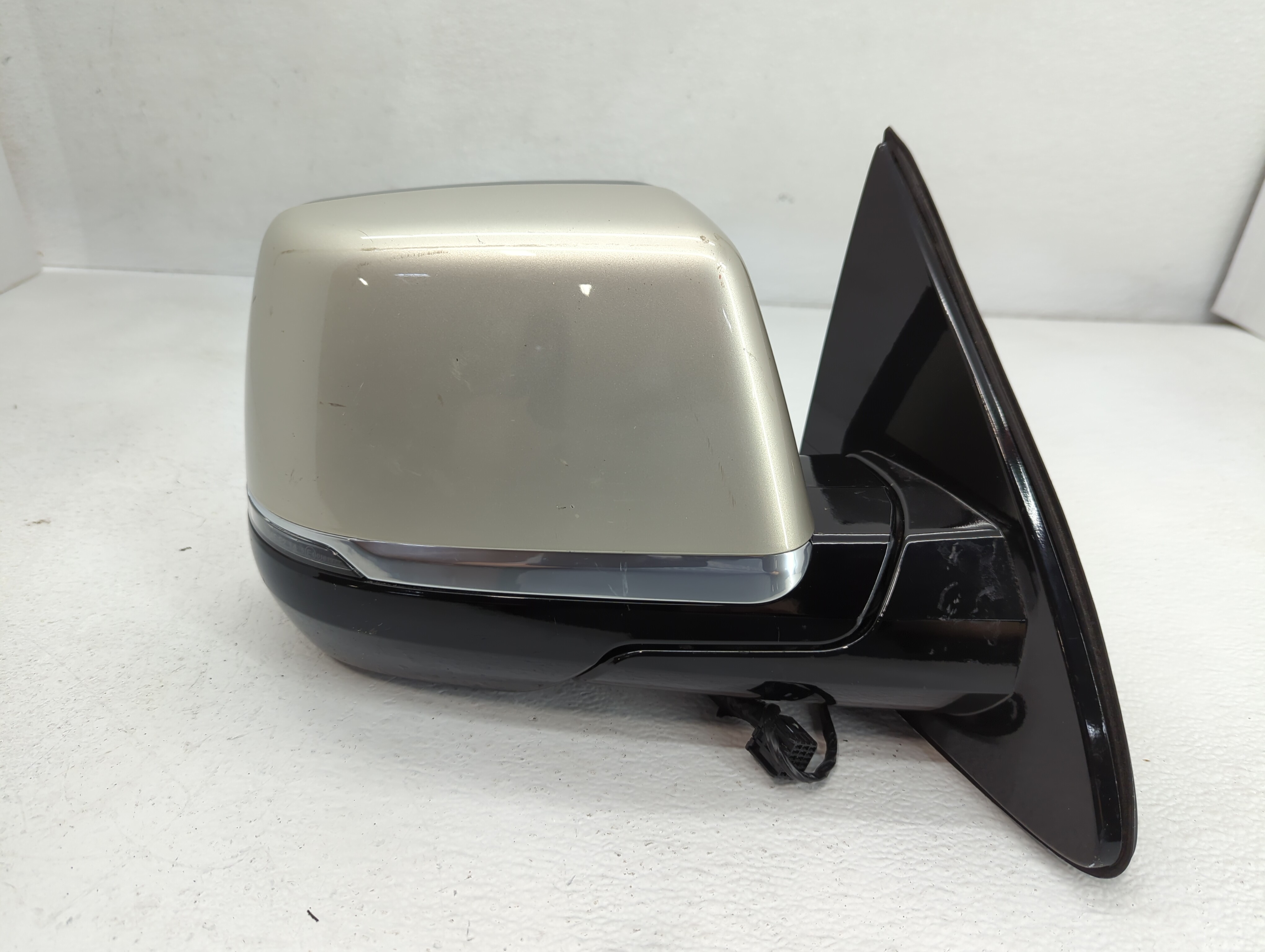Picture of 2017-2017 Cadillac Escalade Passenger Right Side View Power Door Mirror 715802