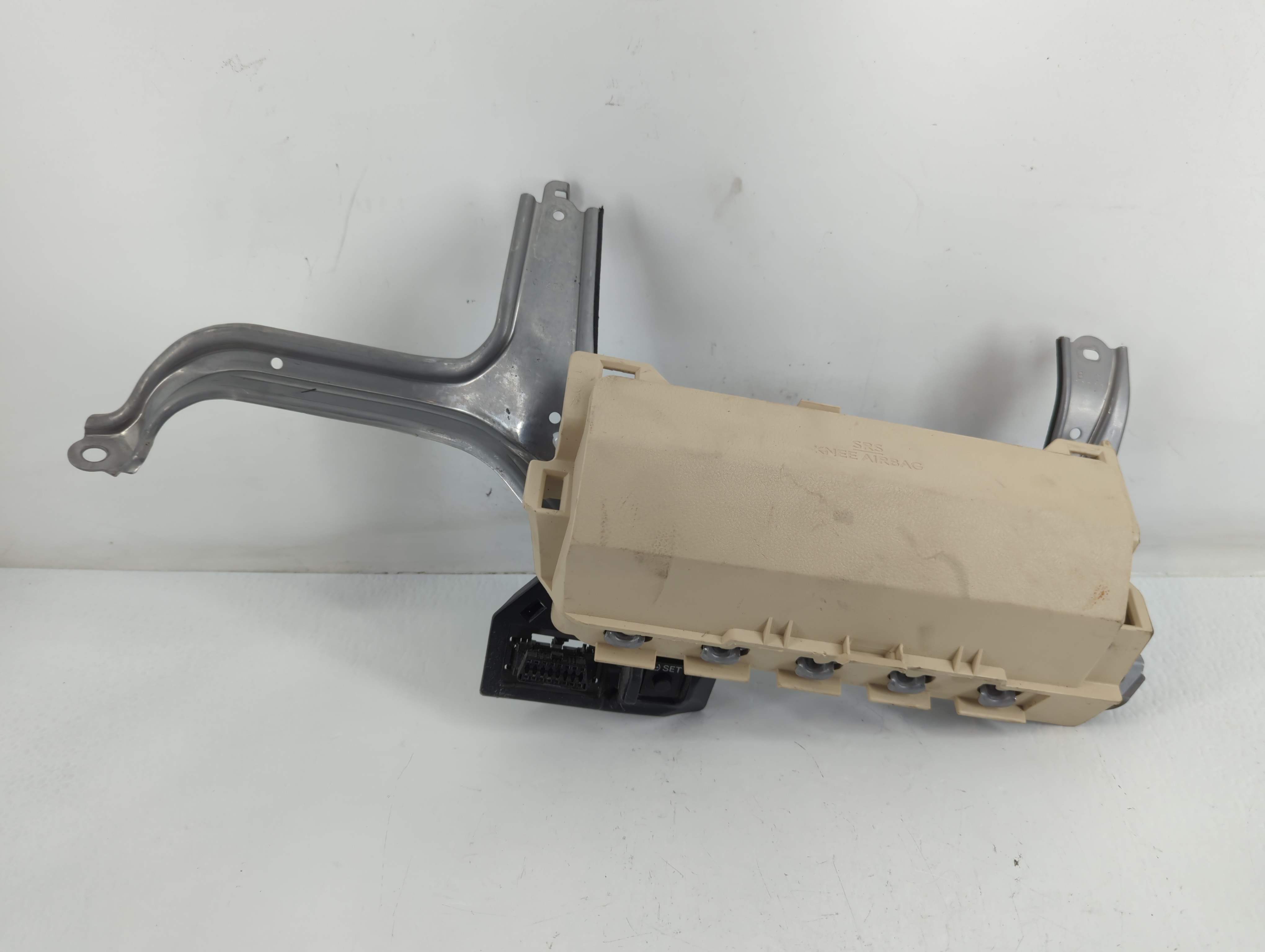 Picture of 2013-2018 Lexus Es300h Air Bag Driver Left Knee Oem 718017