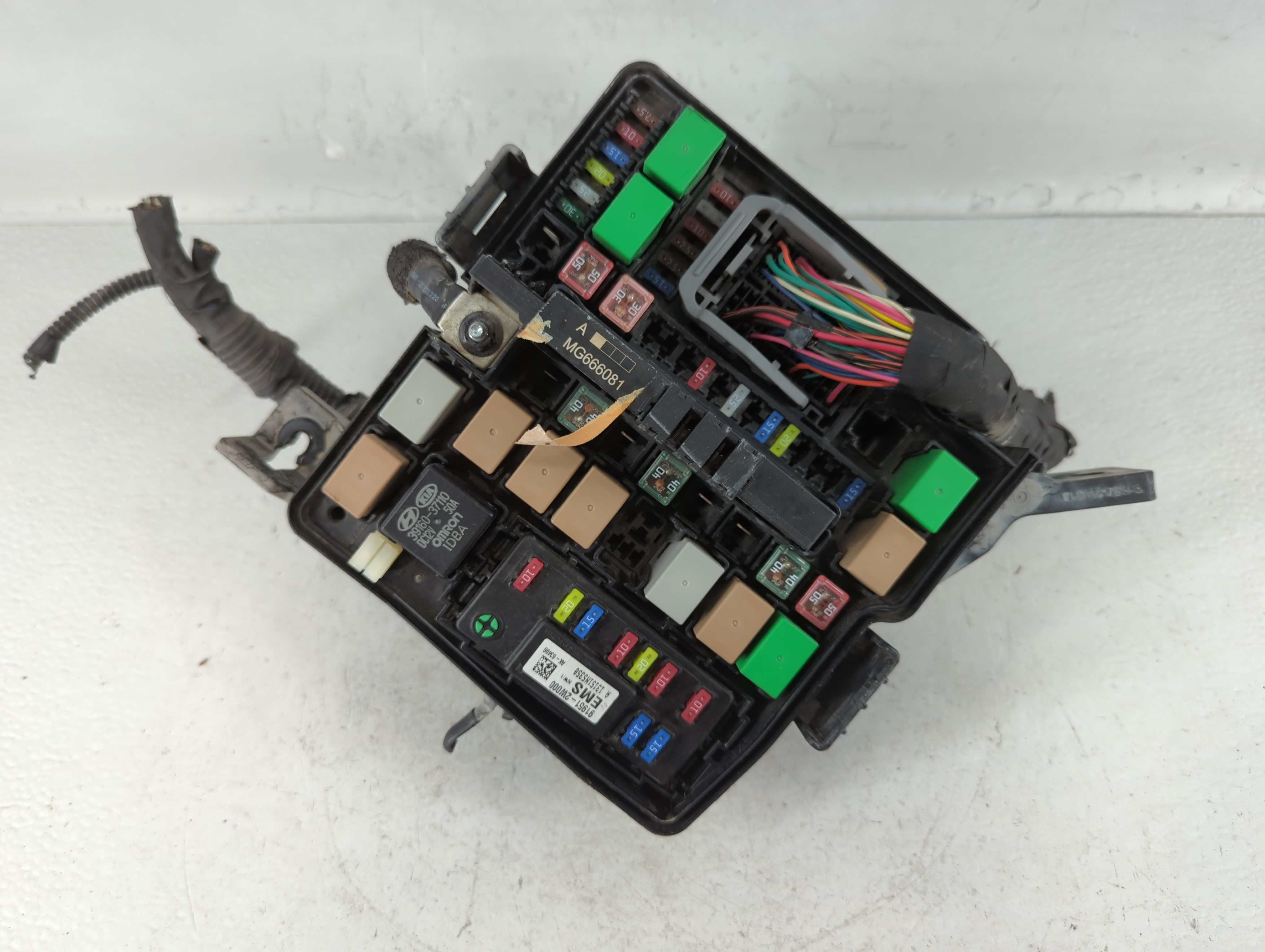 2013 Hyundai Santa Fe Fusebox Fuse Box Relay Module 720064 - Oemusedautoparts1.com