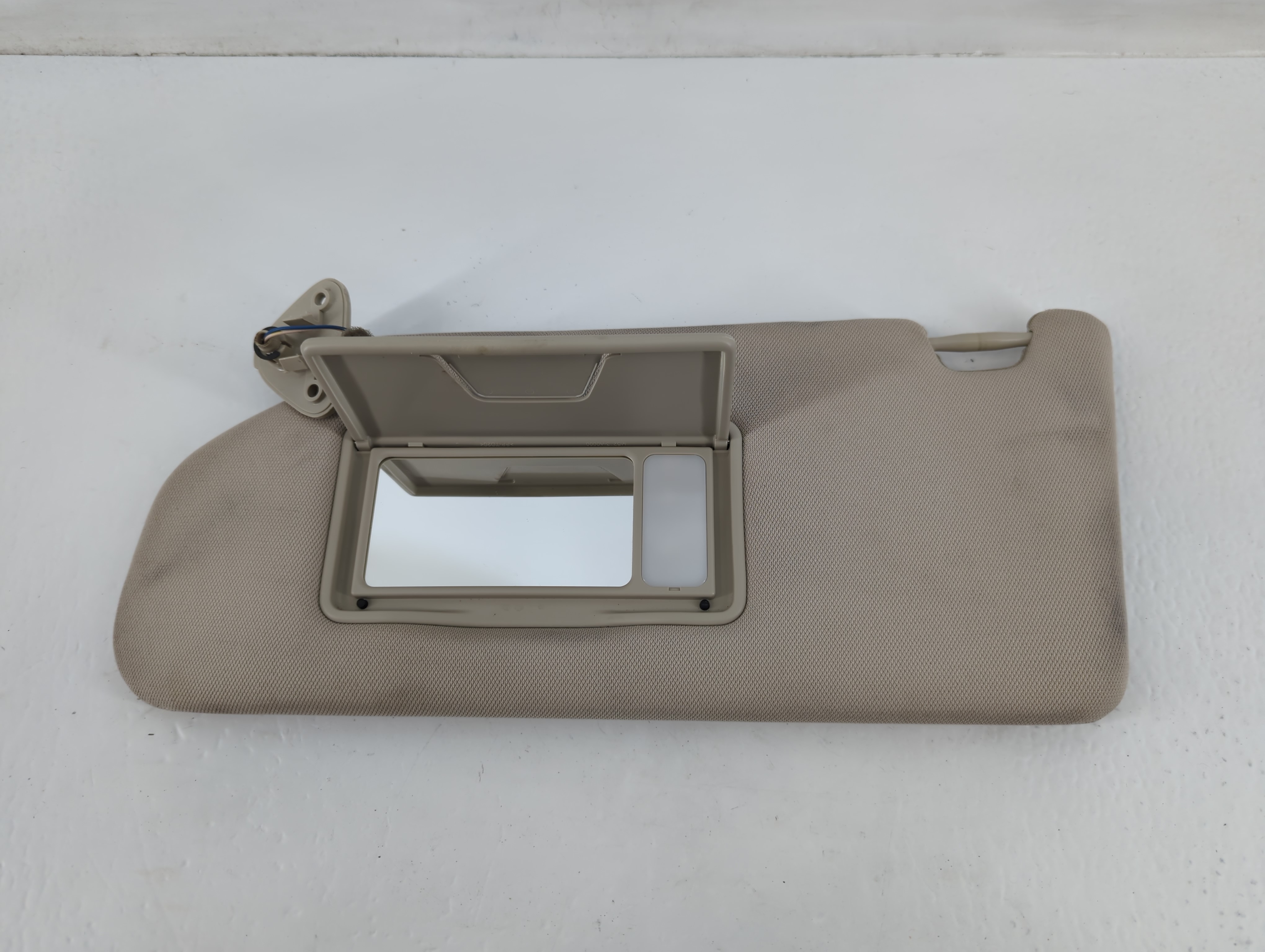2020 Mitsubishi Outlander Passenger Sun Visor Mirror Right Sunvisor Grey 720539 - Oemusedautoparts1.com