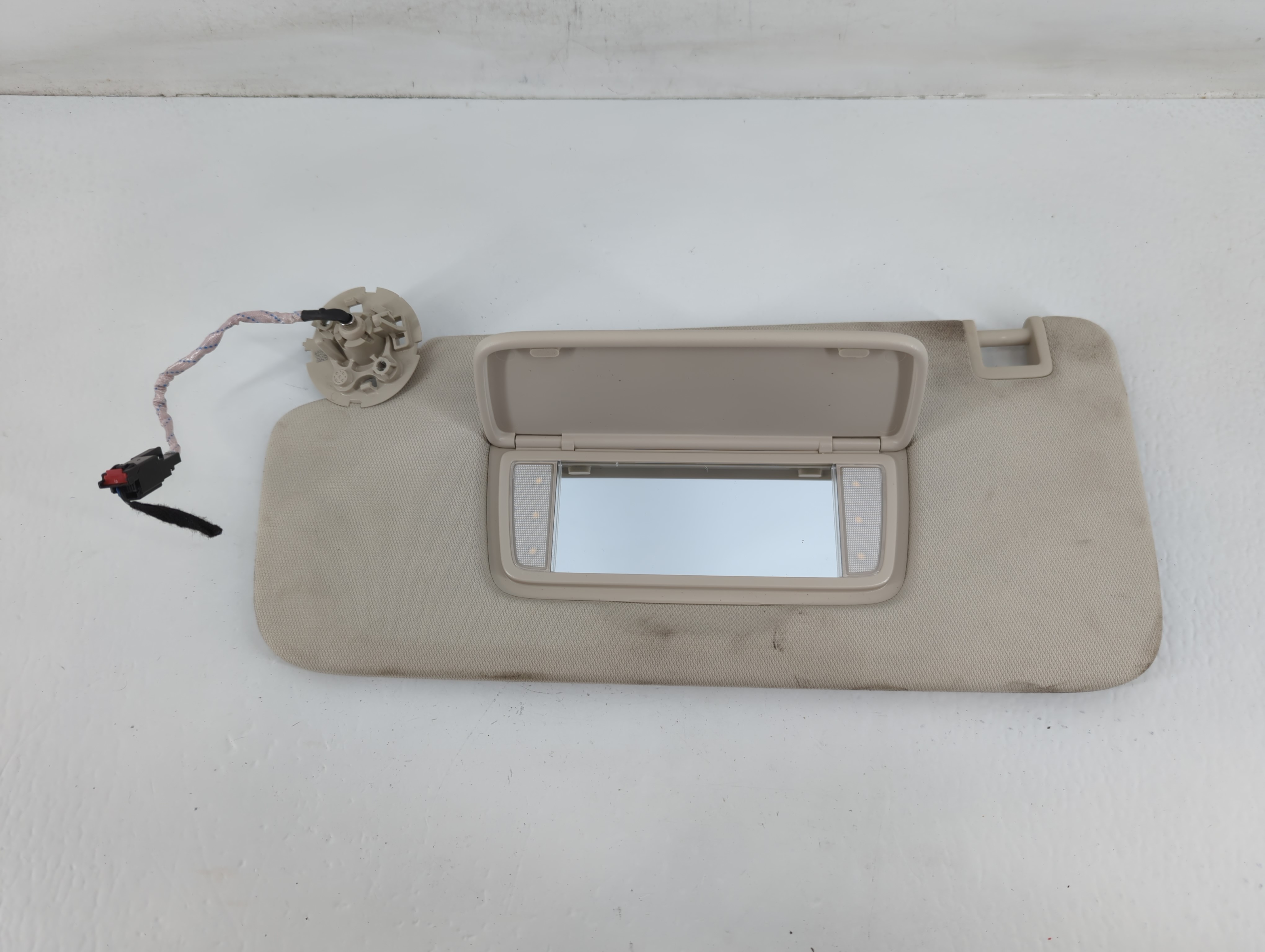 Picture of 2018-2019 Chevrolet Equinox Driver Sun Visor Mirror Left Sunvisor 720584