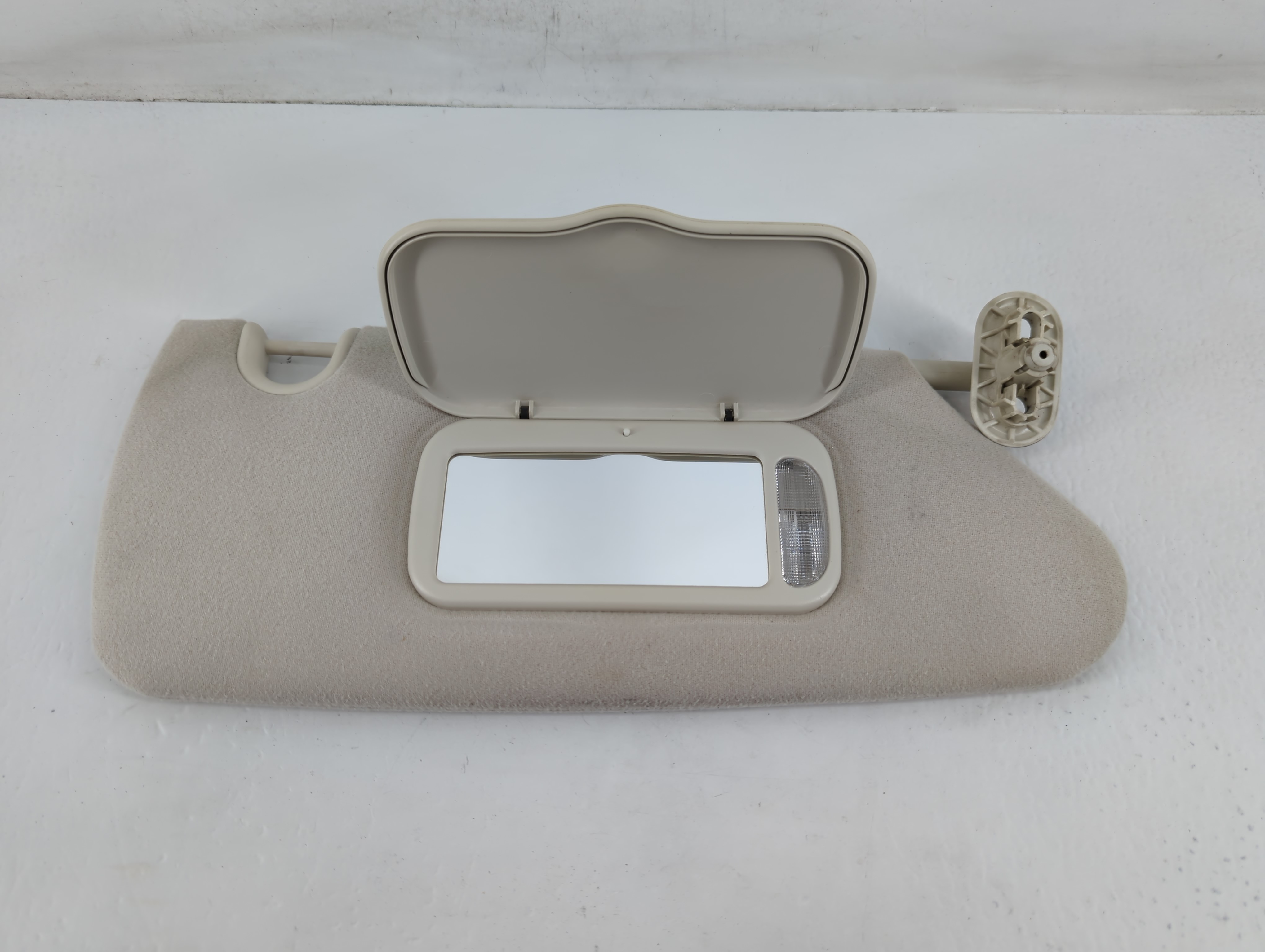 2007 Chrysler Pacifica Passenger Sun Visor Mirror Right Sunvisor 720603 - Oemusedautoparts1.com