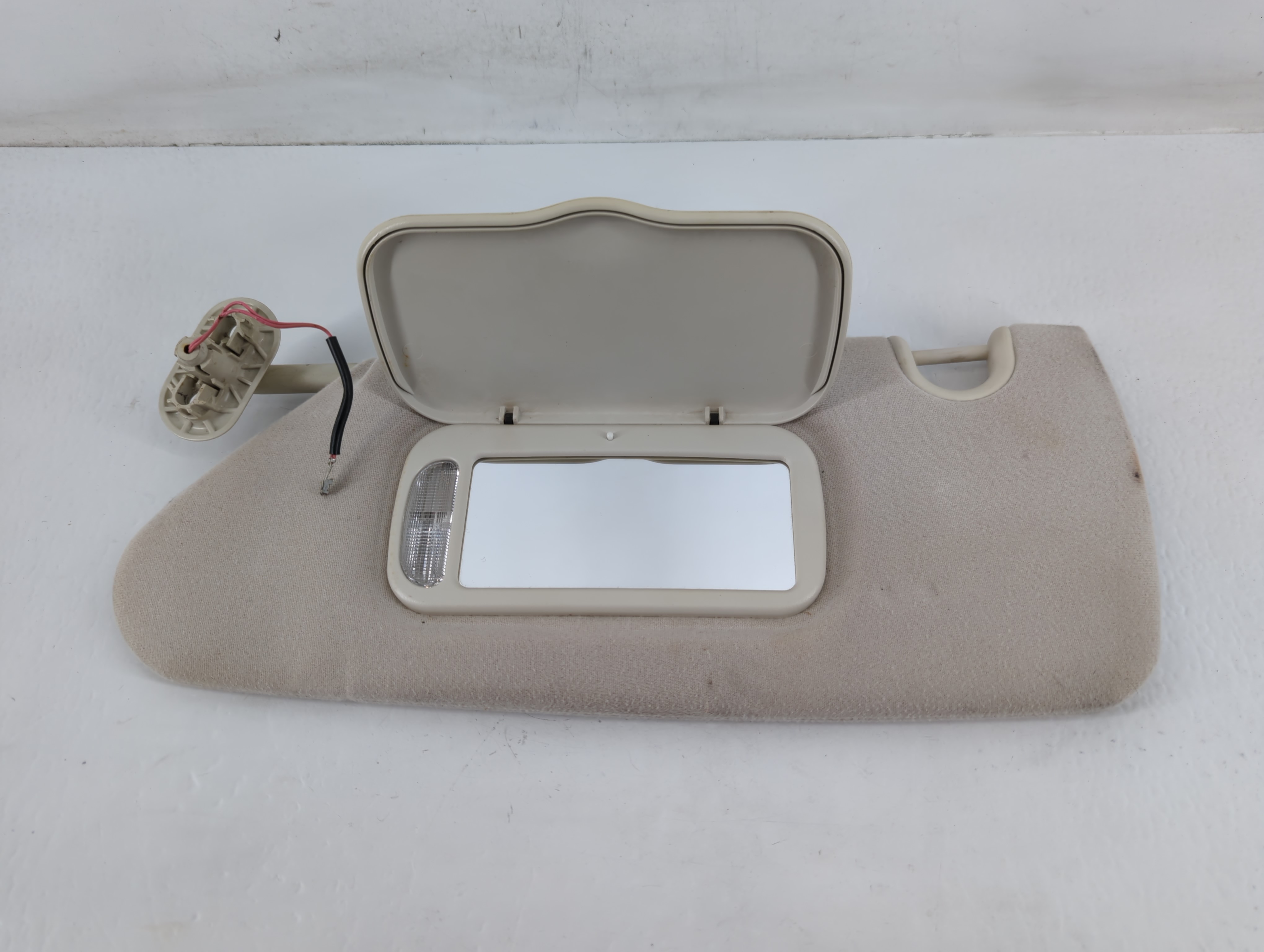 2007 Chrysler Pacifica Driver Sun Visor Mirror Left Sunvisor Pale Grey 720608 - Oemusedautoparts1.com