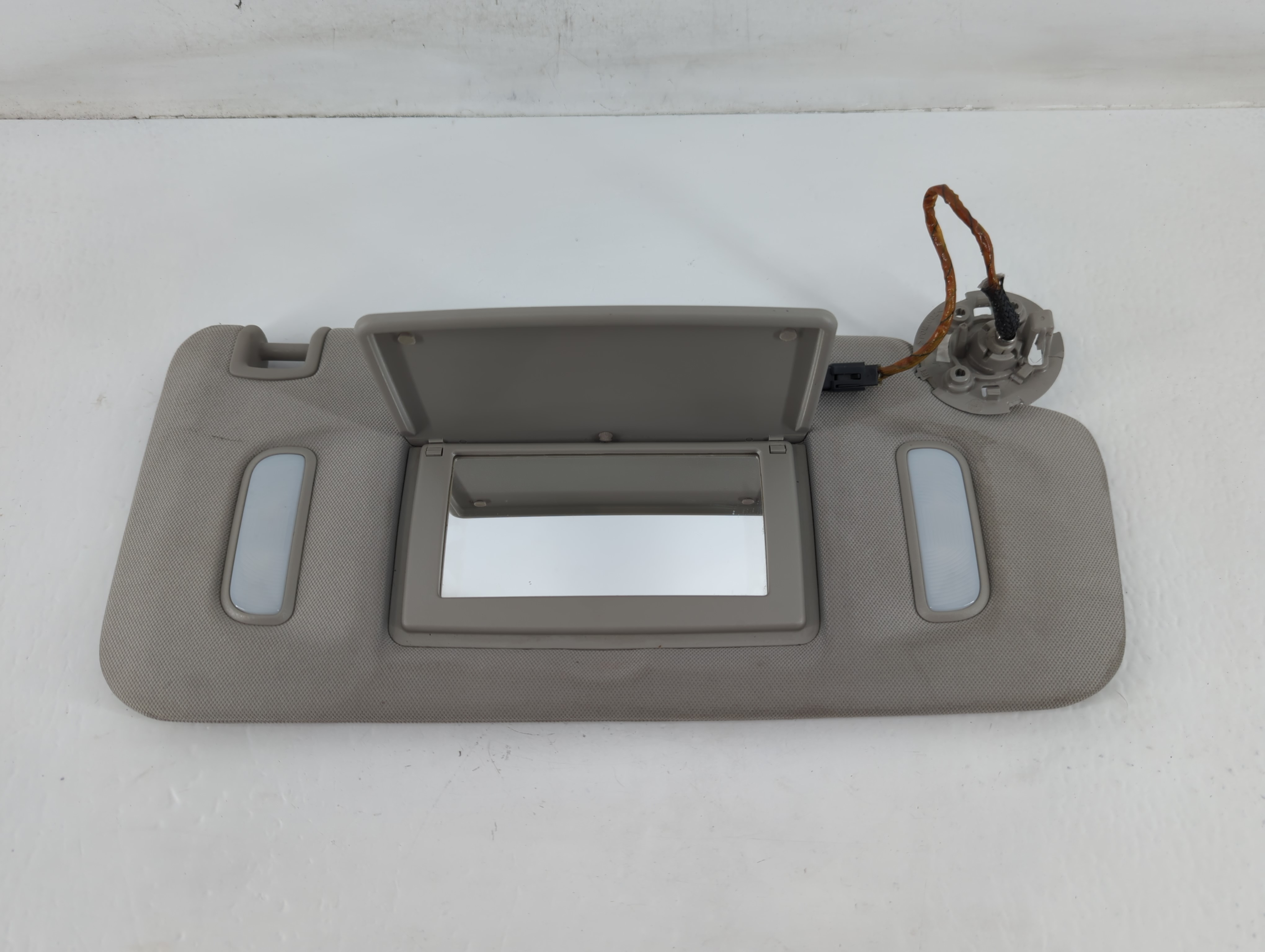 Chevrolet Traverse Passenger Sun Visor Mirror Right Sunvisor Grey 720648 - Oemusedautoparts1.com