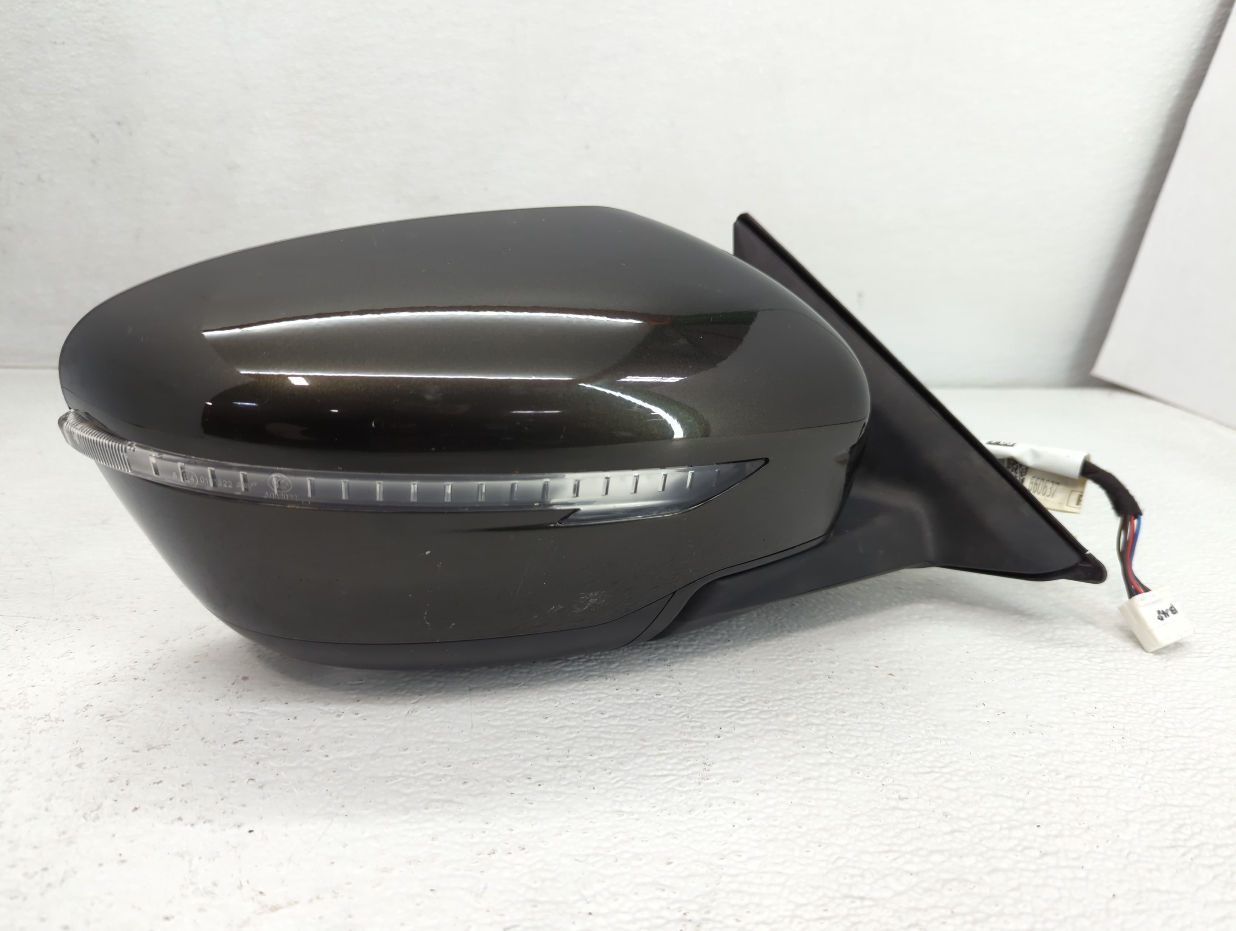 2014 Nissan Rogue Passenger Right Side View Power Door Mirror Black 721242 - Oemusedautoparts1.com