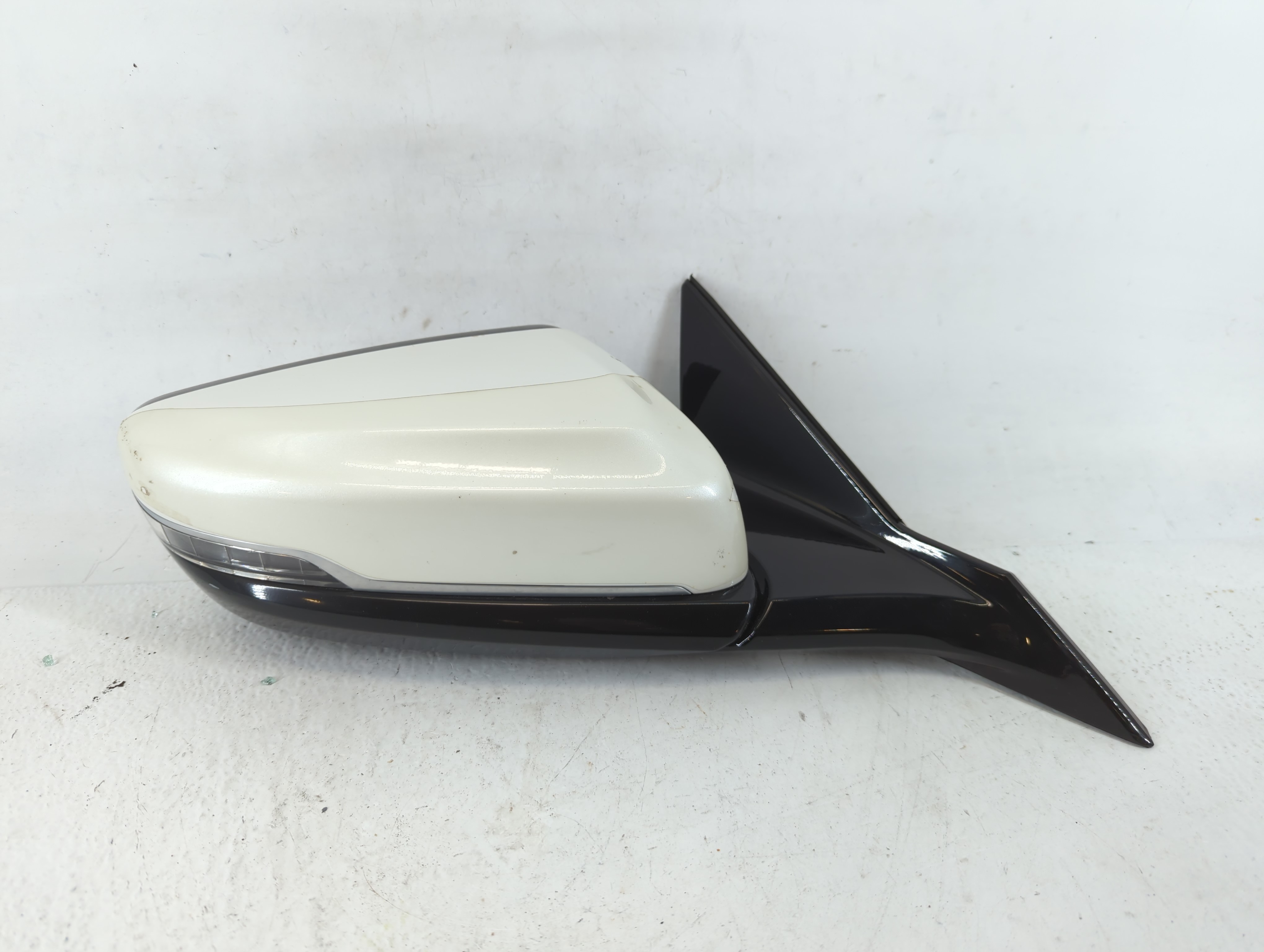 2015-2019 Cadillac Cts Passenger Right Side View Power Door Mirror White 721734 - Oemusedautoparts1.com