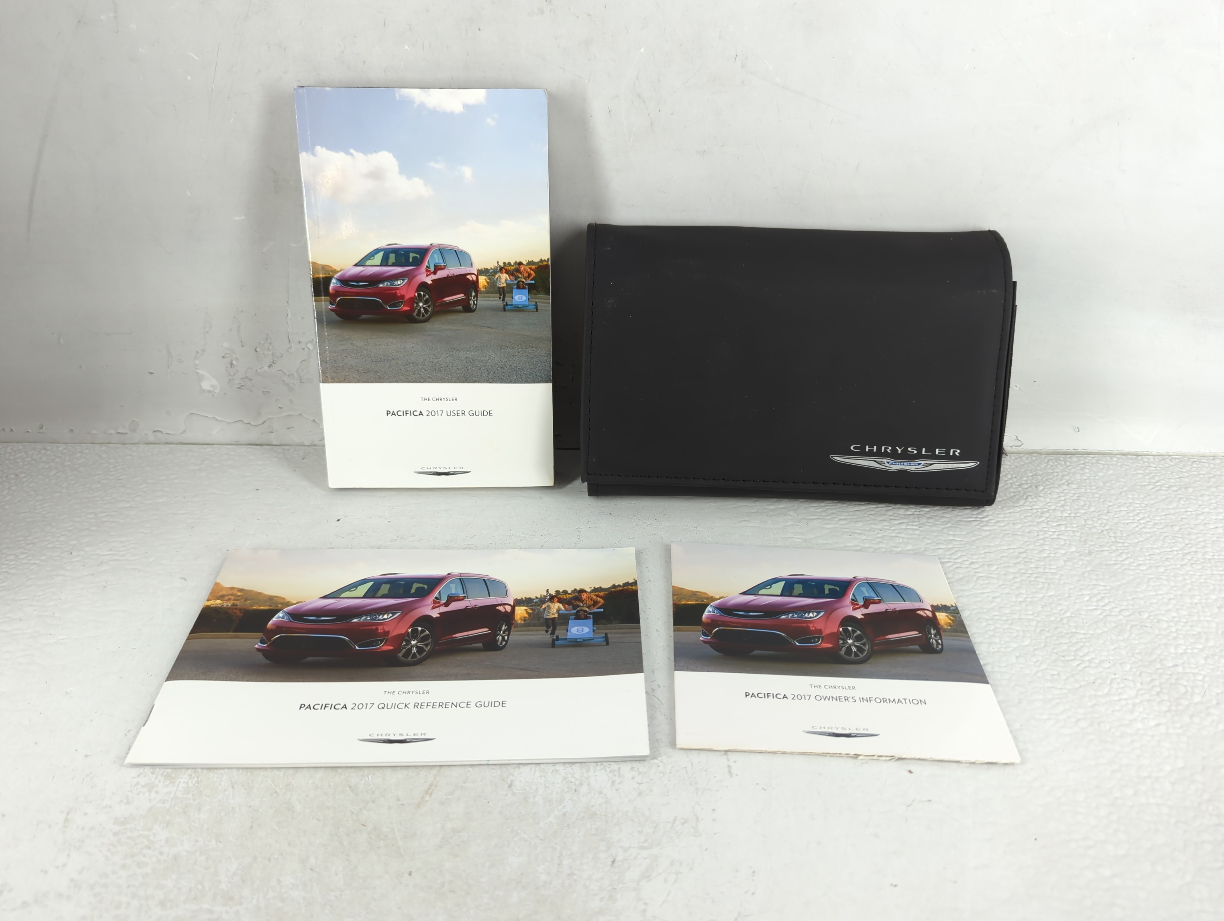 Picture of 2017 Chrysler Pacifica Owners Manual Book Guide 724327