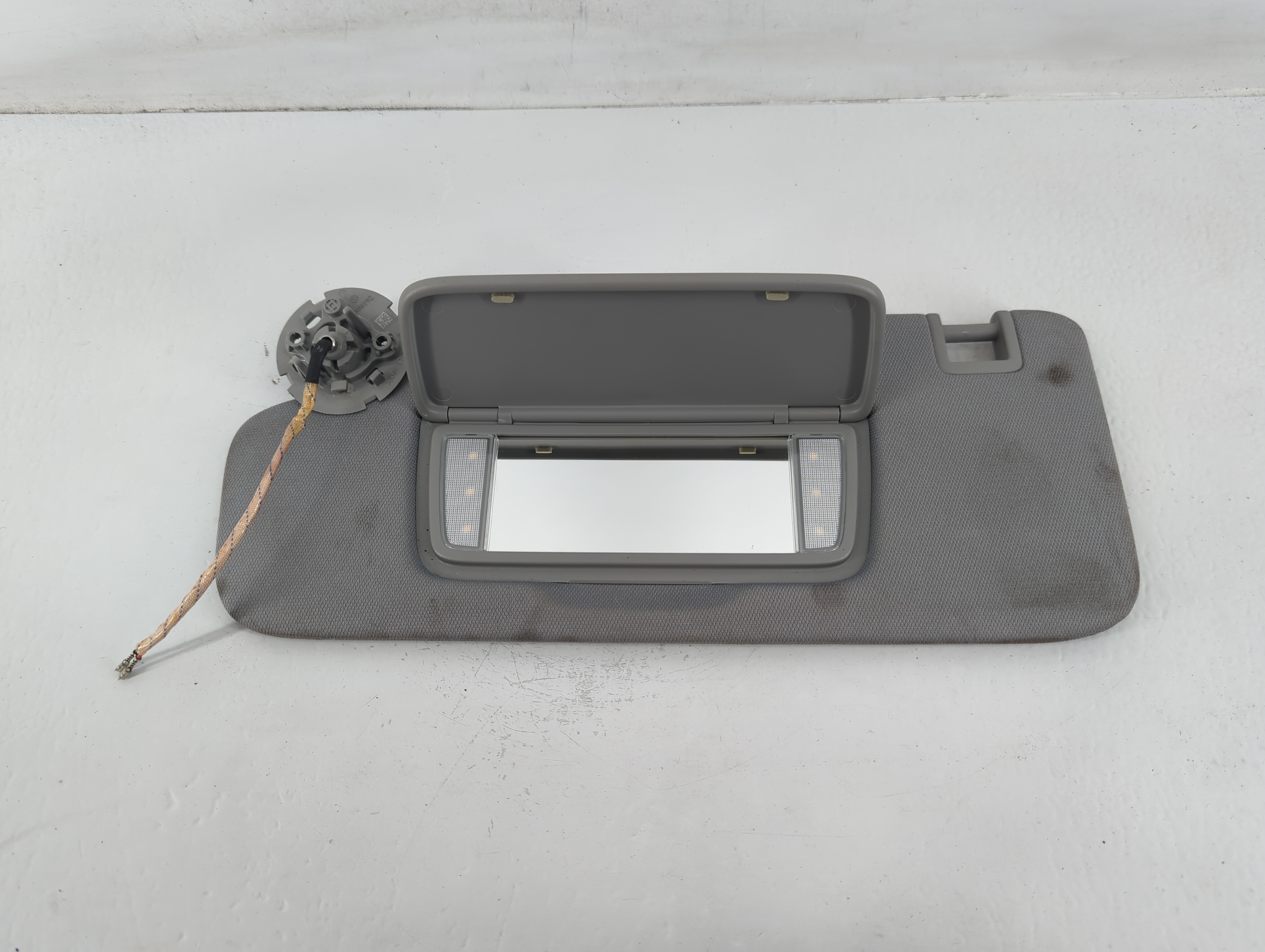 Gmc Terrain Driver Sun Visor Mirror Left Sunvisor Grey 724371 - Oemusedautoparts1.com