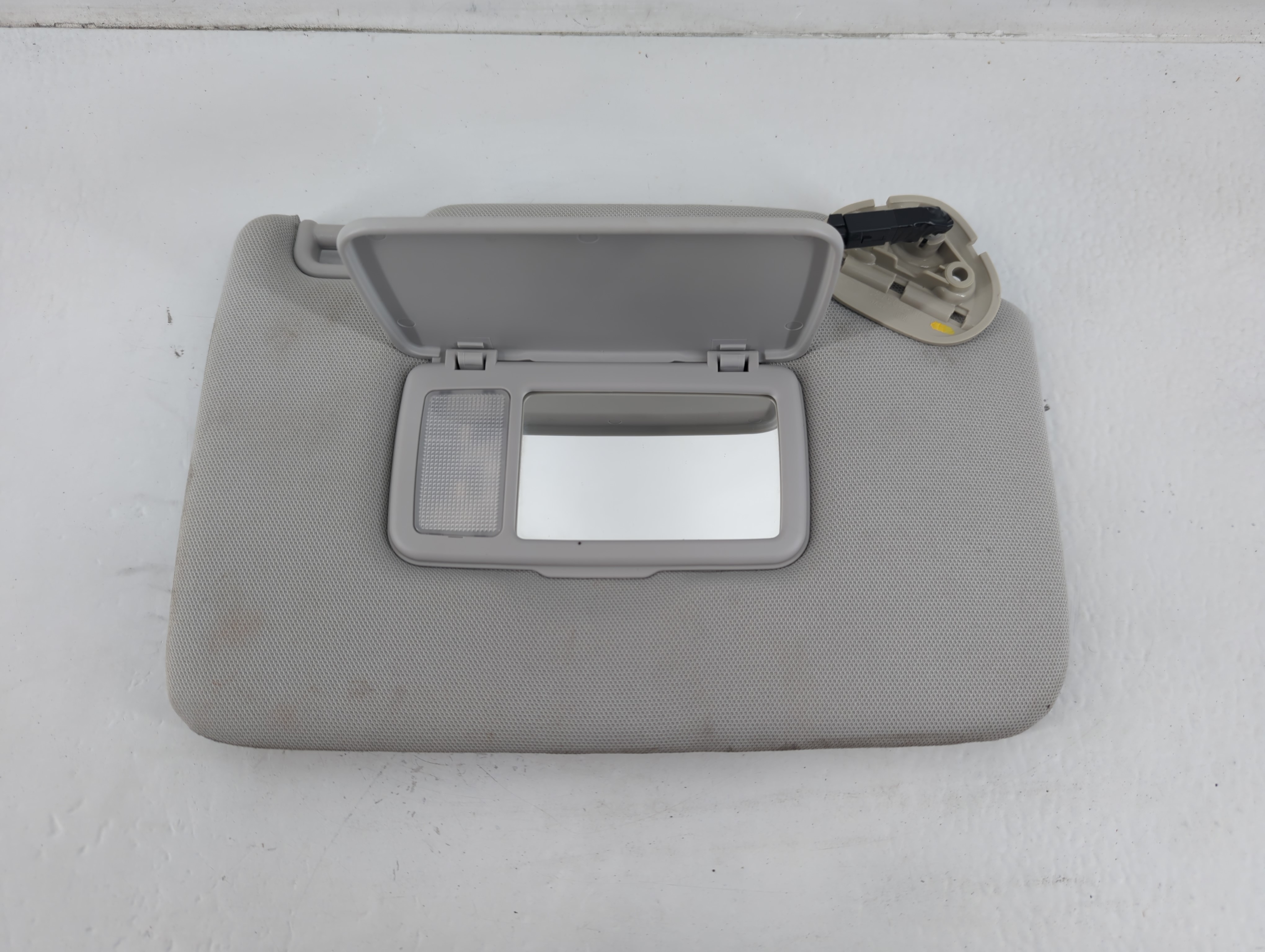2018 Subaru Forester Passenger Sun Visor Mirror Right Sunvisor Grey 724379 - Oemusedautoparts1.com
