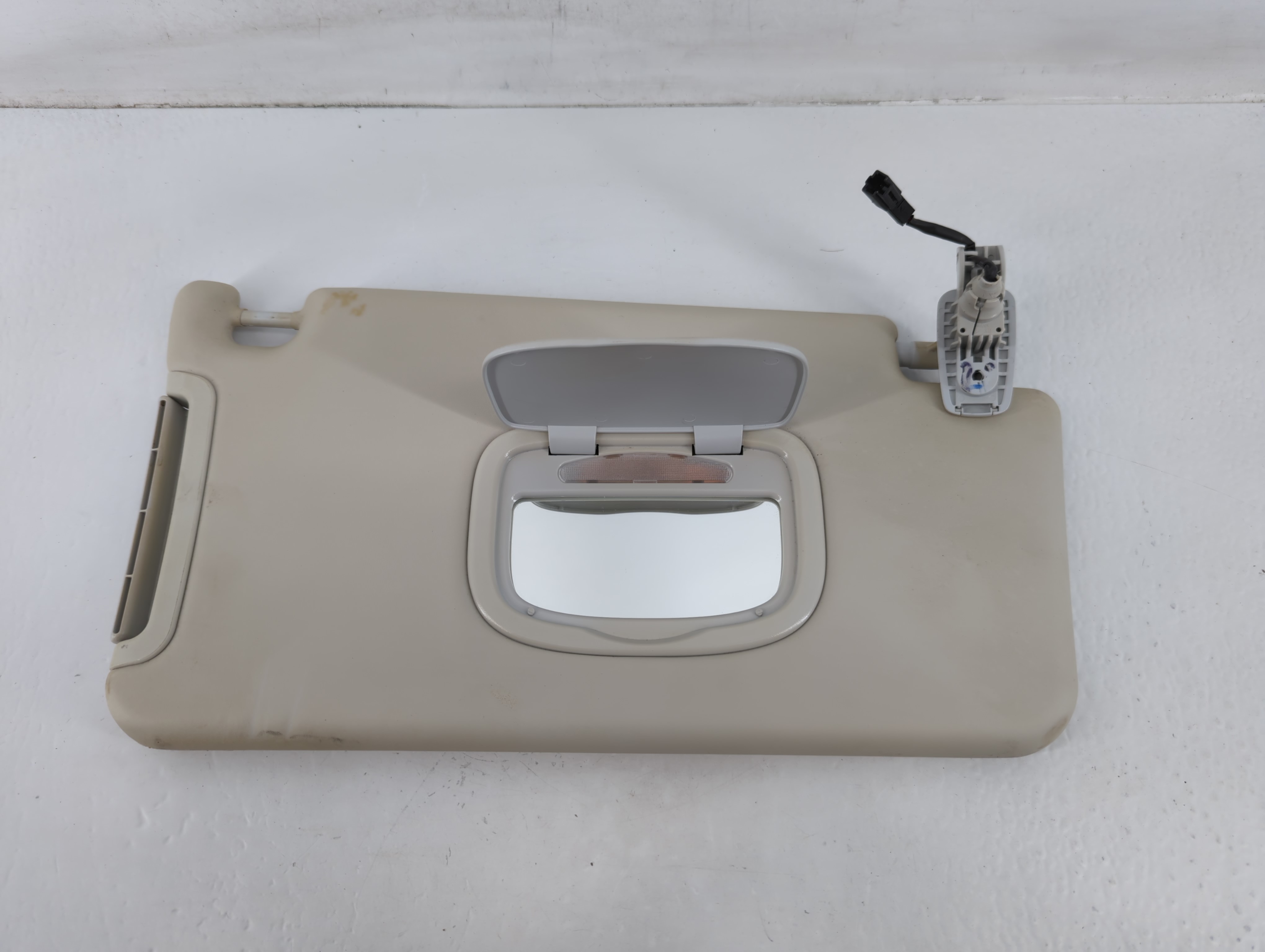 Picture of 2015-2022 Jeep Renegade Passenger Sun Visor Mirror Right Sunvisor Cream 724403