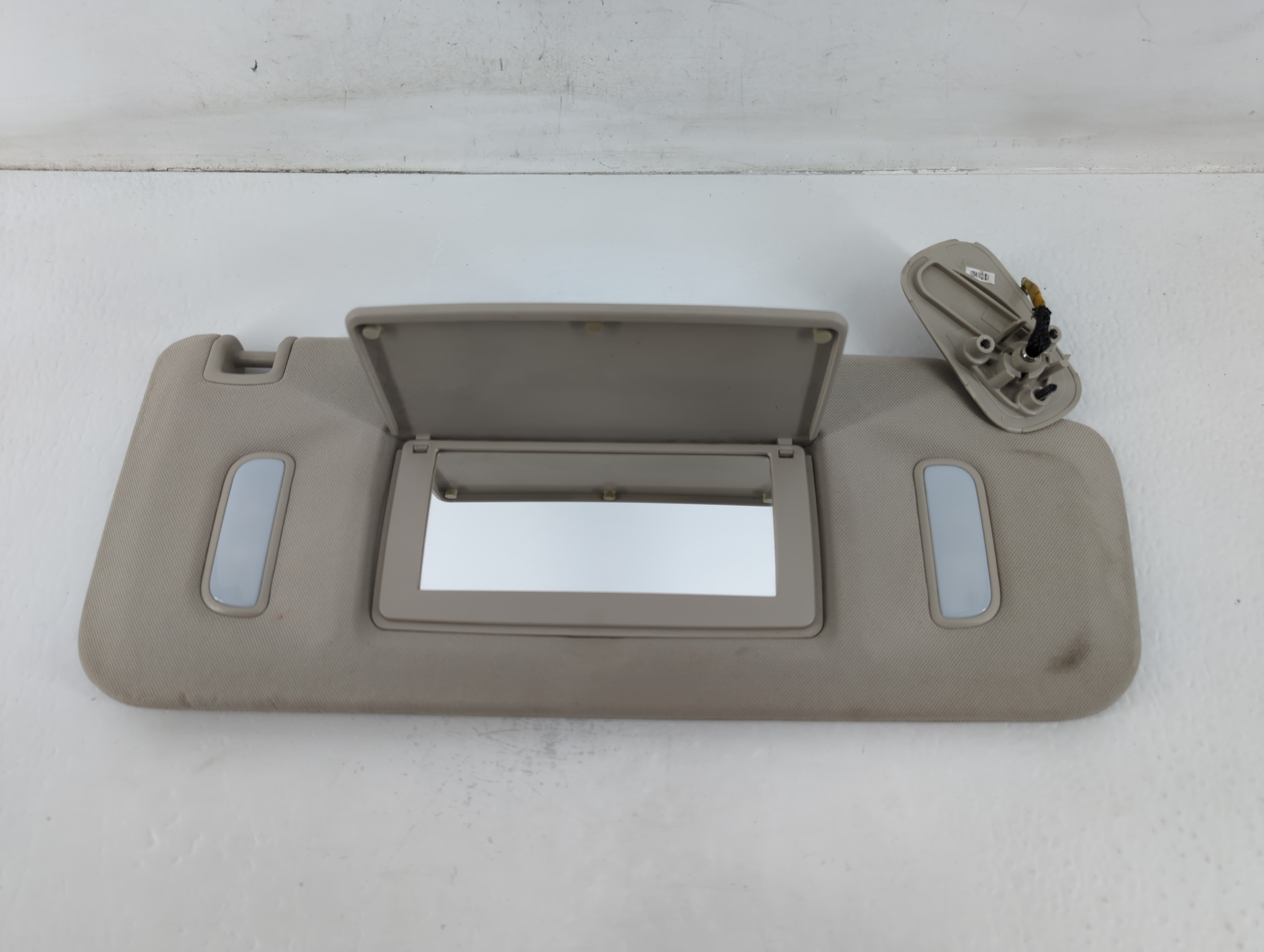 Picture of 2007 Chevrolet Silverado 1500 Passenger Sun Visor Mirror Right Sunvisor 724542