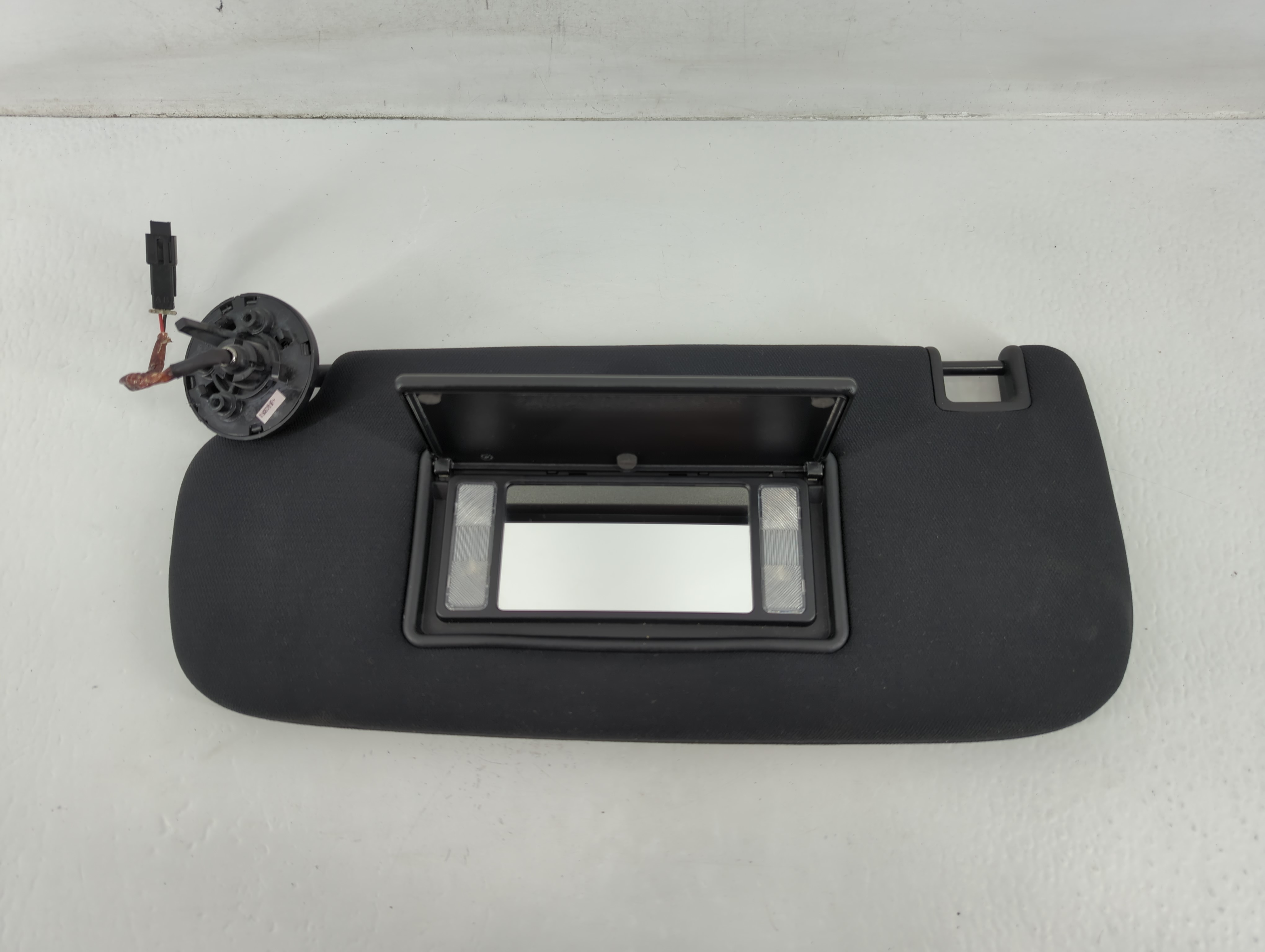 2016 Ford Explorer Driver Sun Visor Mirror Left Sunvisor Black 724564 - Oemusedautoparts1.com