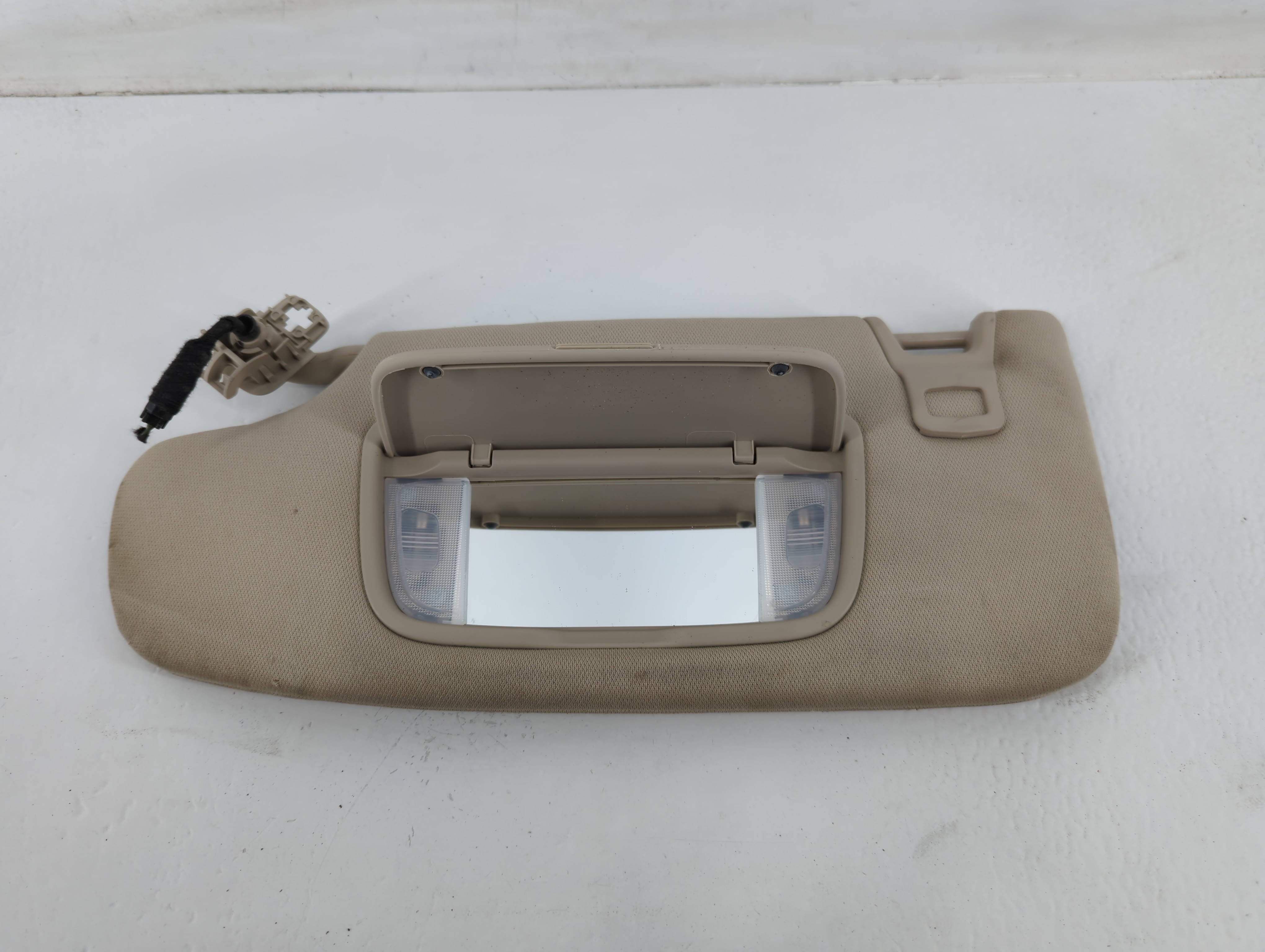 2020-2020 Lincoln Nautilus Driver Sun Visor Mirror Left Sunvisor Beige 724573 - Oemusedautoparts1.com