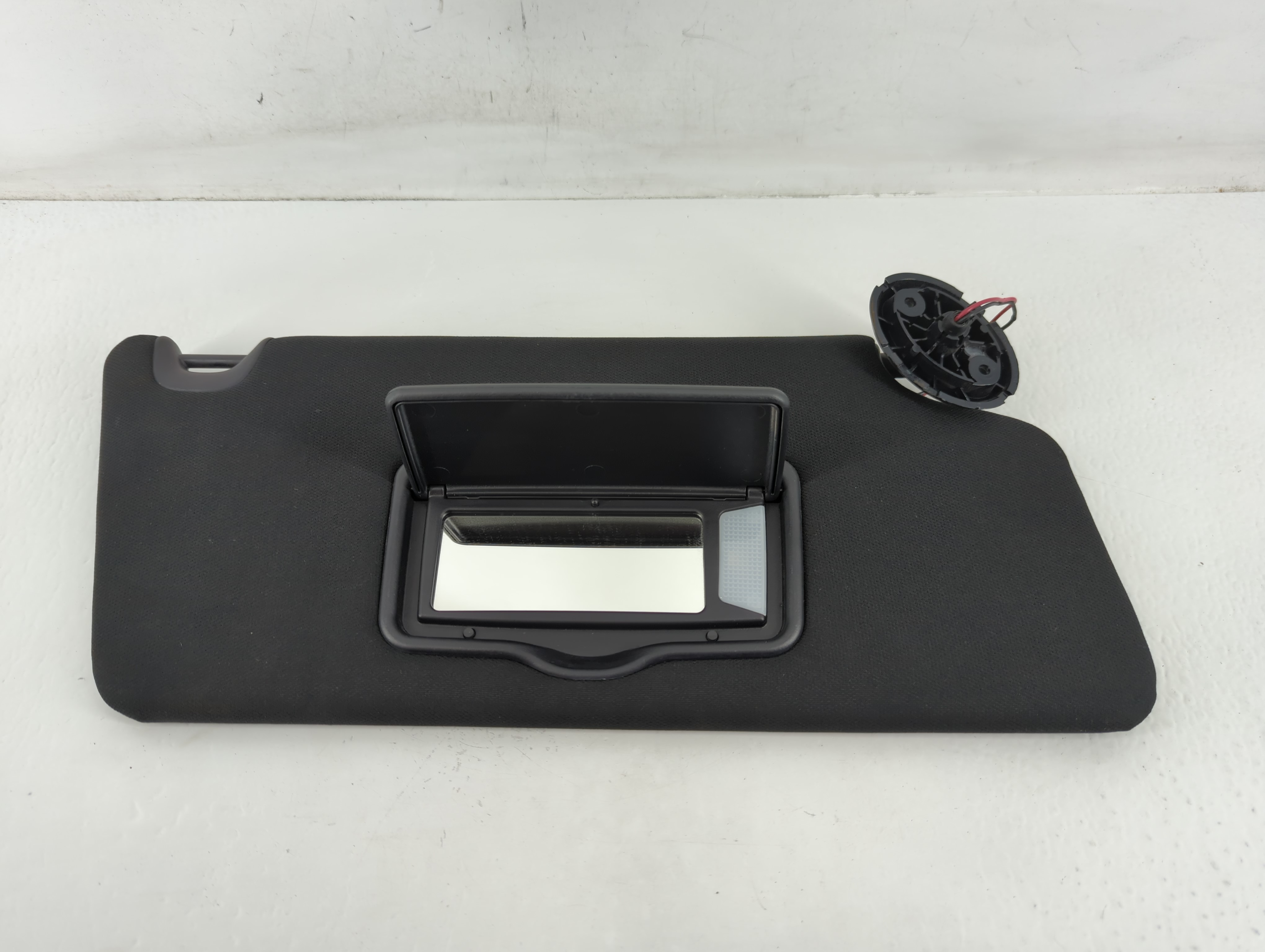 2016 Ford Explorer Passenger Sun Visor Mirror Right Sunvisor Black 724590 - Oemusedautoparts1.com