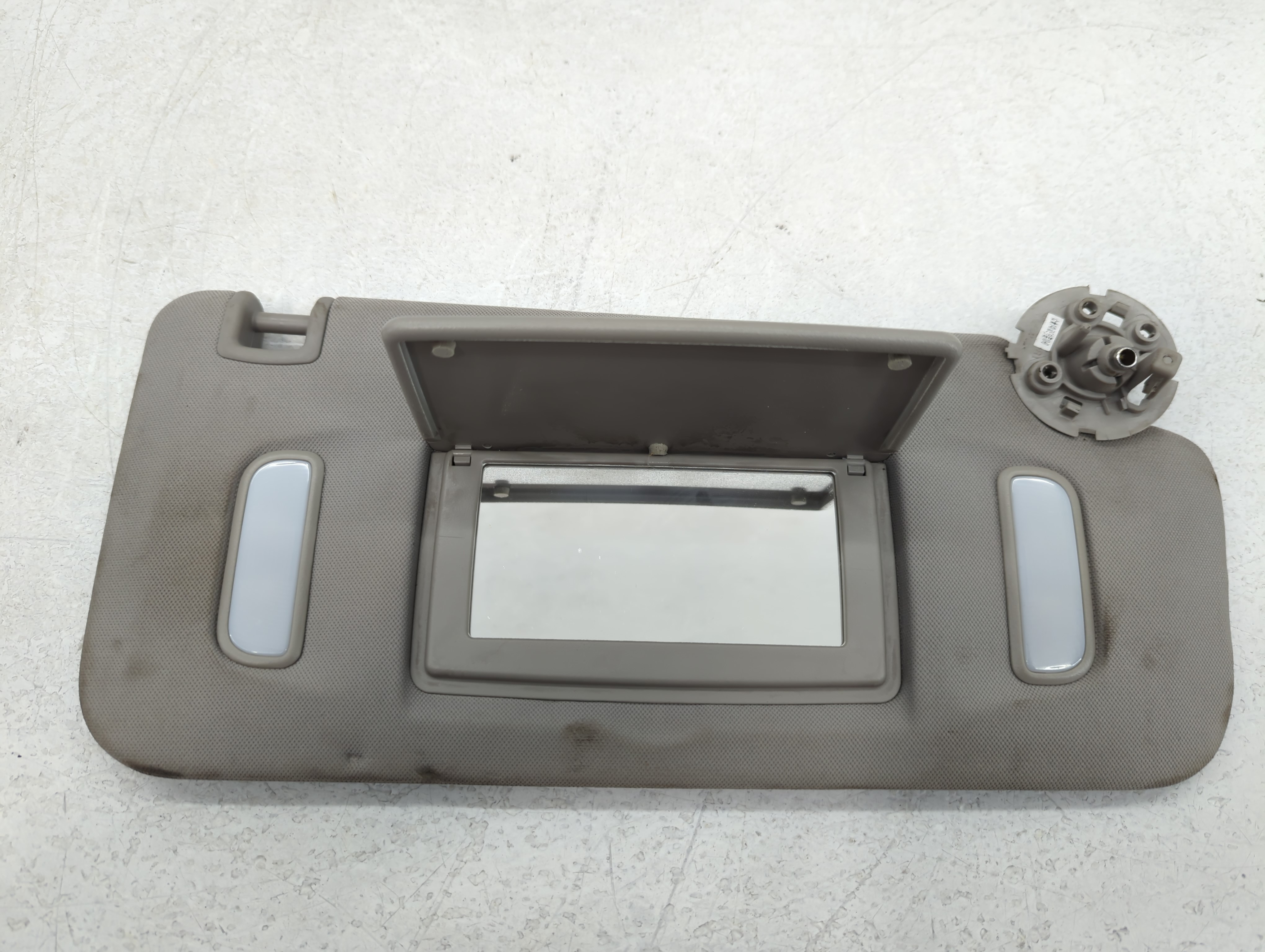 Chevrolet Traverse Passenger Sun Visor Mirror Right Sunvisor Grey 724633 - Oemusedautoparts1.com