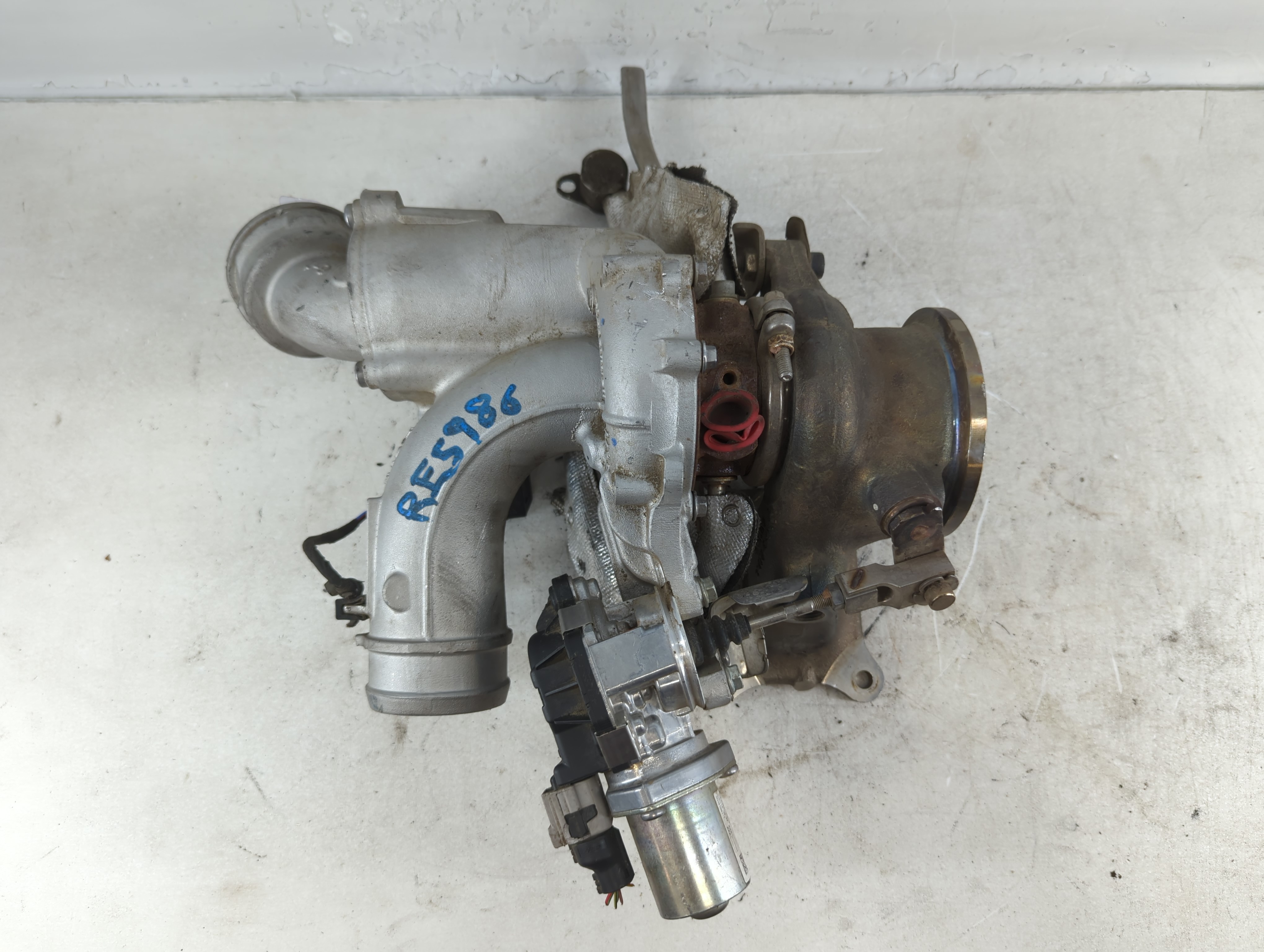 Picture of 2012 Volkswagen Passat Turbocharger Exhaust Manifold With Turbo Charger 725277