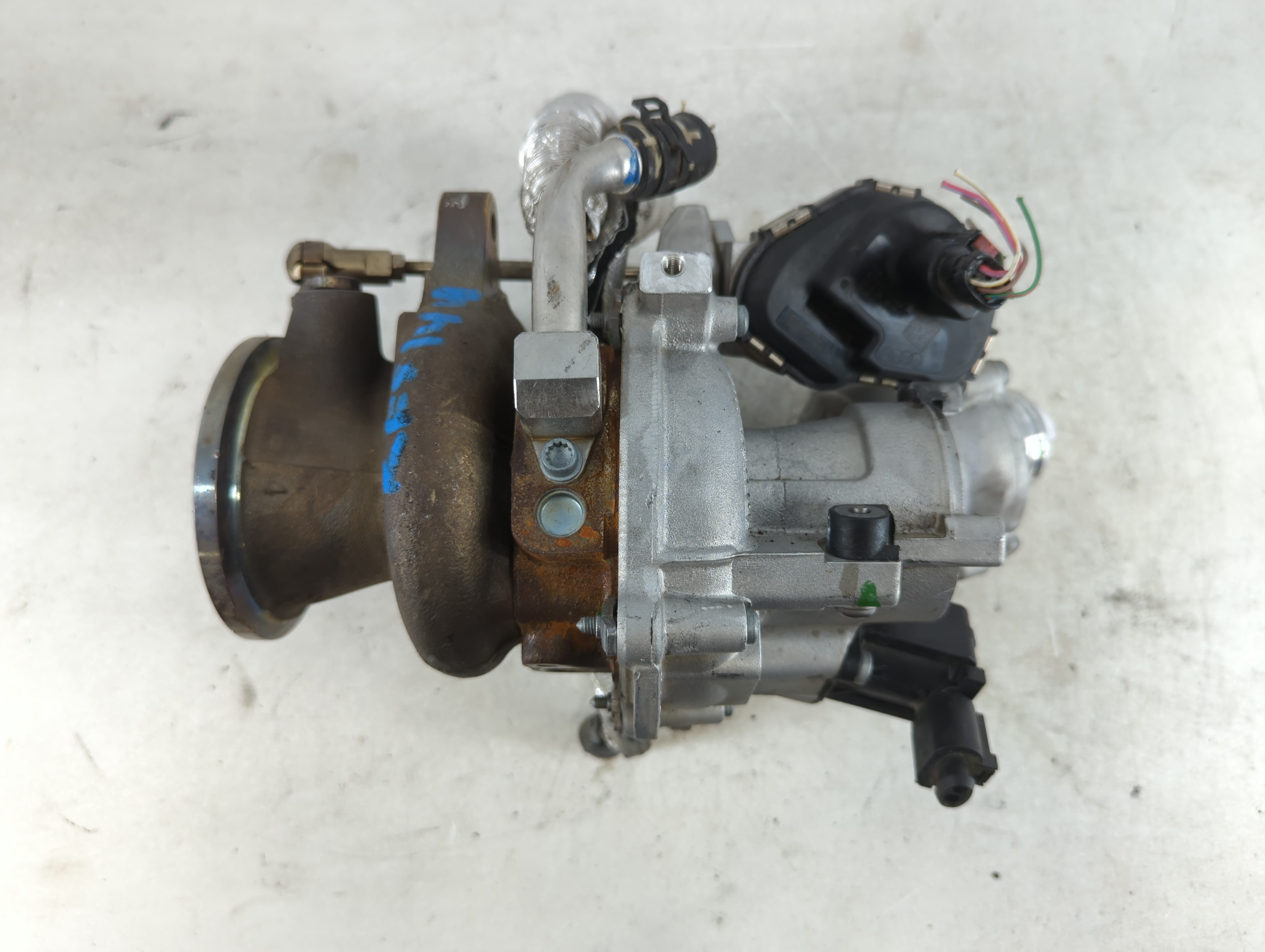 2020 Volkswagen Tiguan Turbocharger Exhaust Manifold With Turbo Charger 725281 - Oemusedautoparts1.com