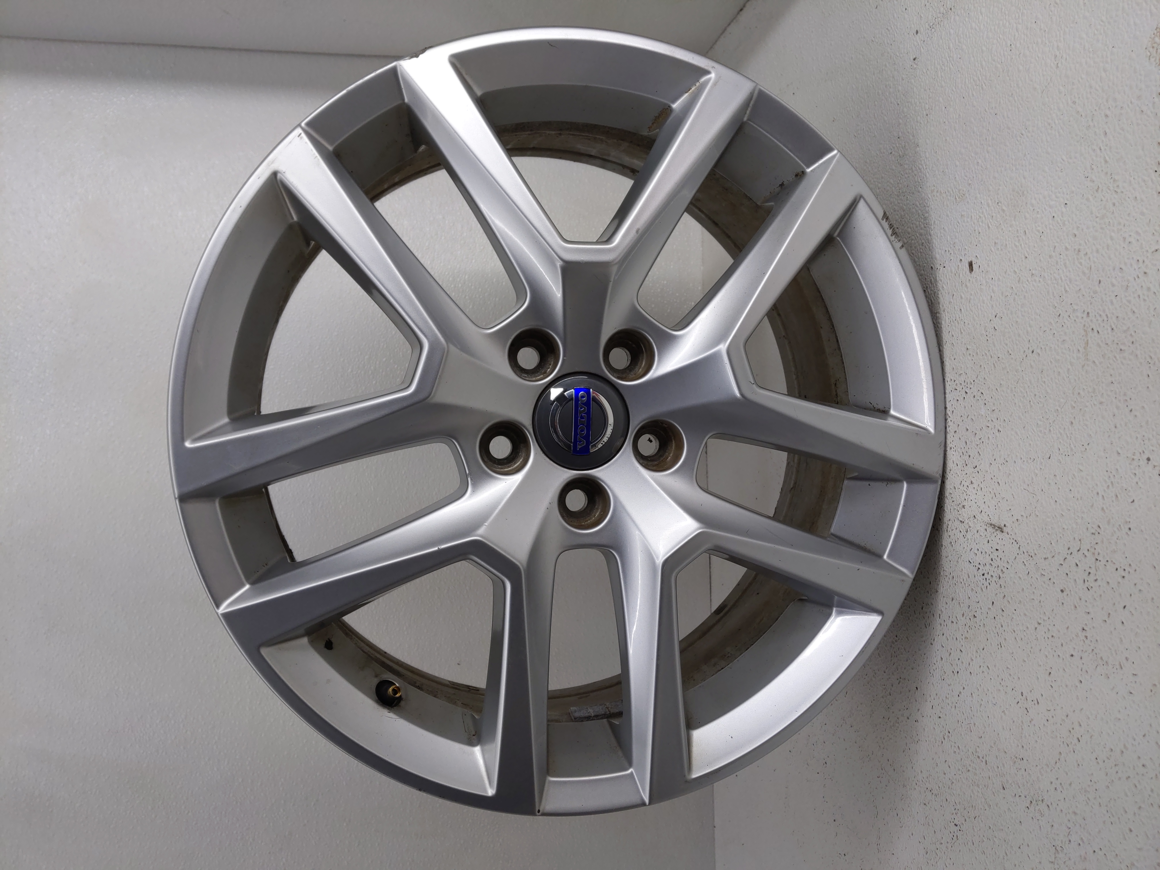 Picture of 2016-2017 Volvo Xc60 Wheel Rim Oem 779303