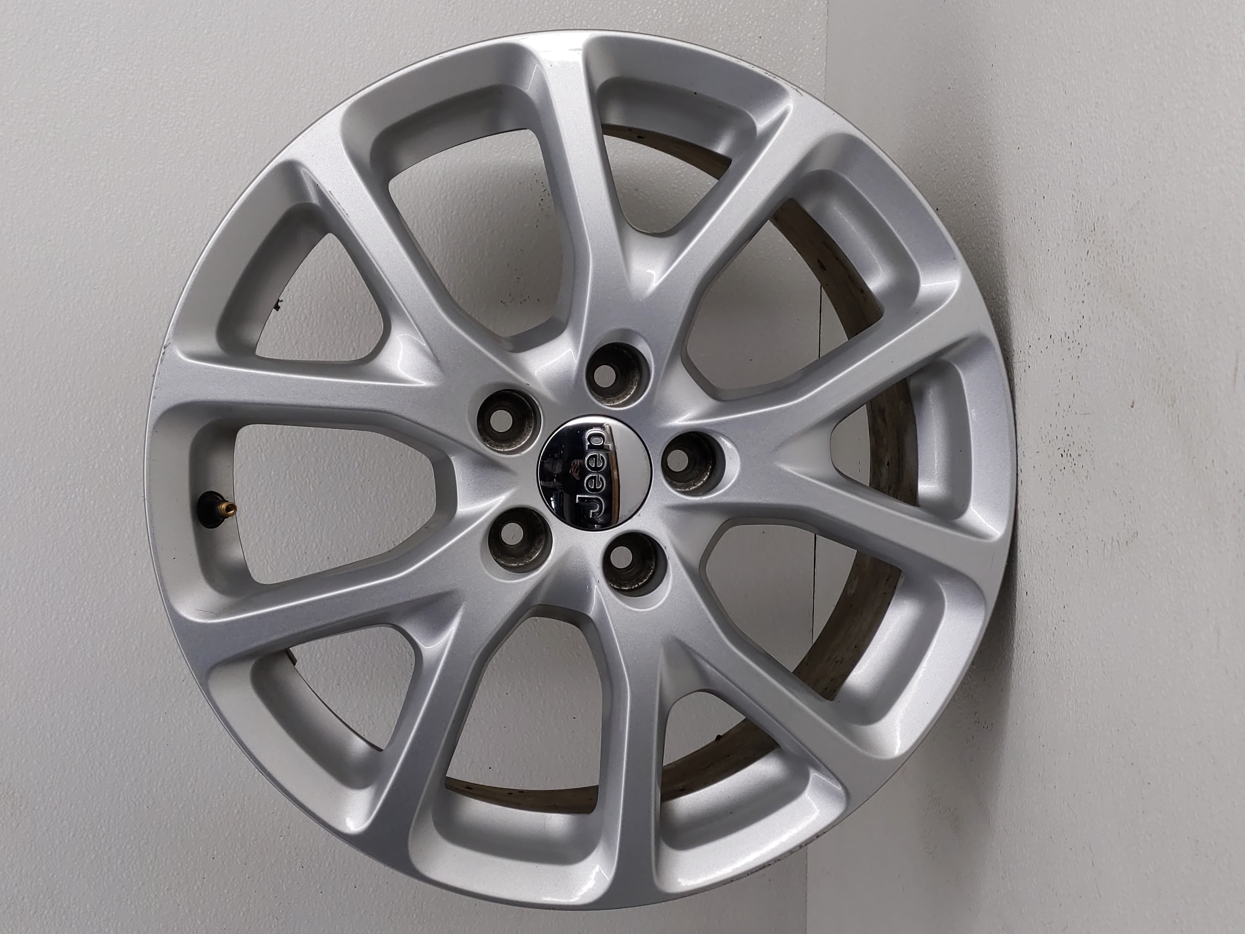 Picture of 2014-2018 Jeep Cherokee Oem Wheel Rim 802616