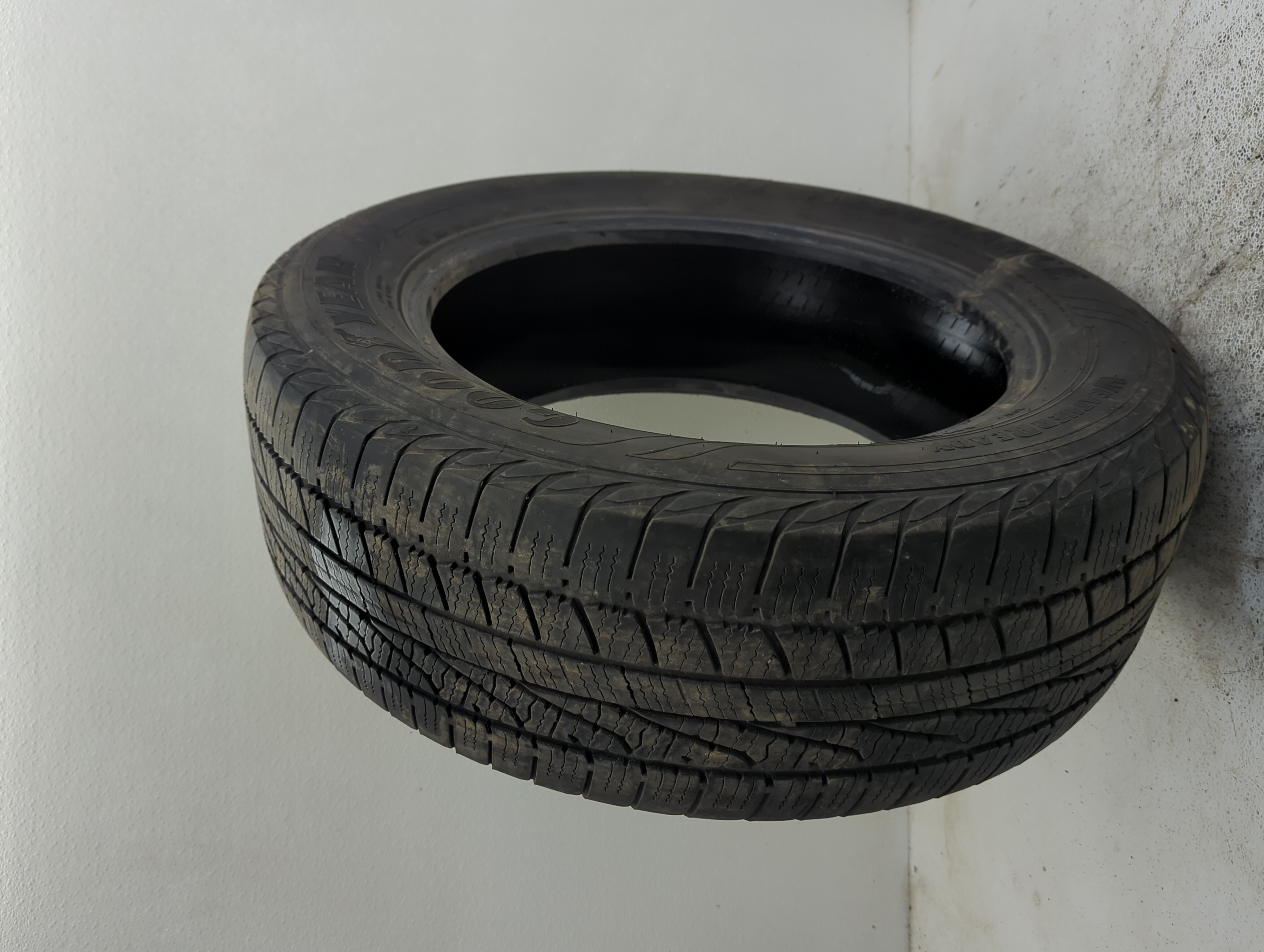 Used Tire P235/60R18 GOODYEAR ASSURANCE 103H - Tread Depth 6/32 - Oemusedautoparts1.com