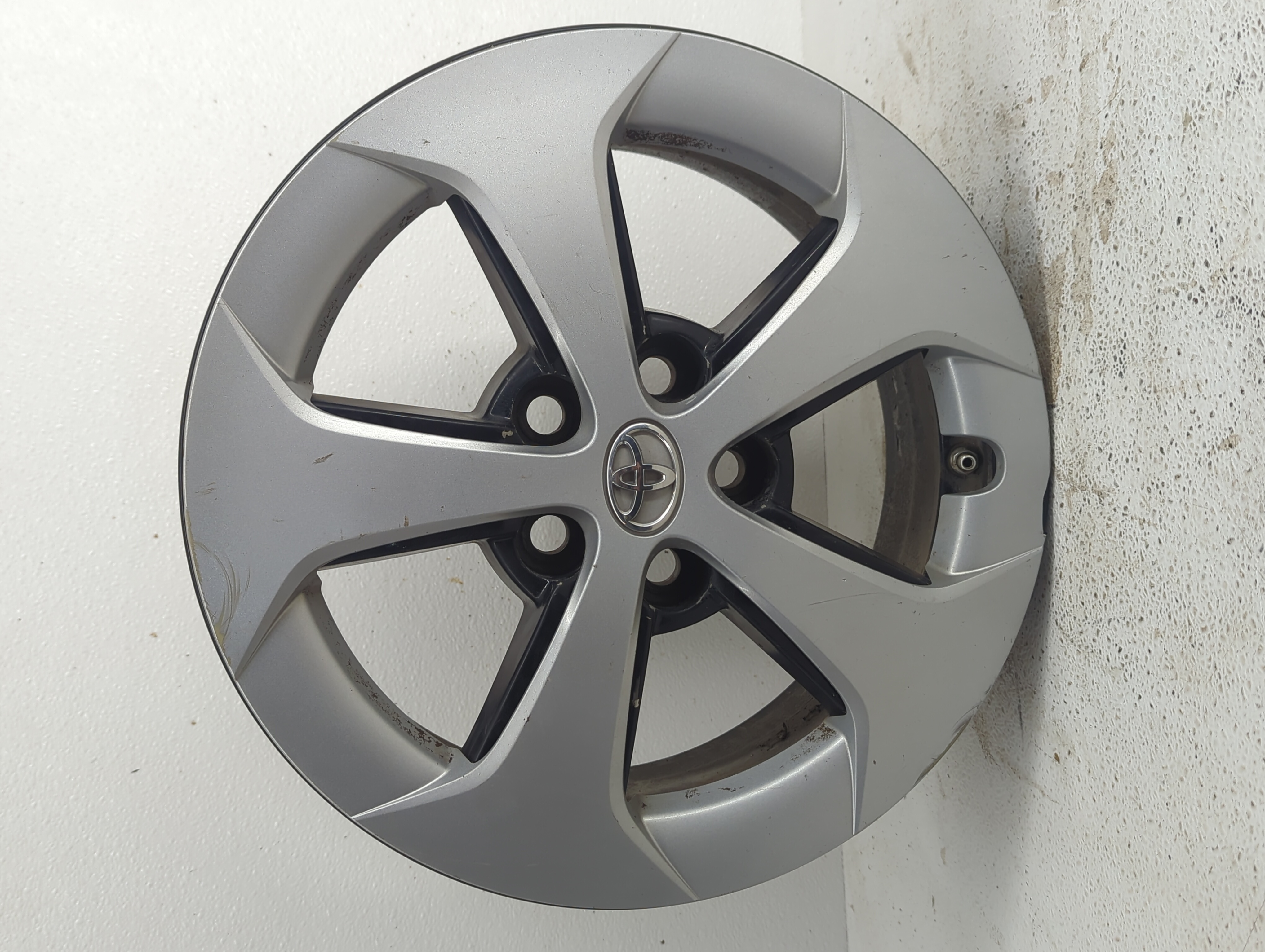 2010-2015 Toyota Prius Oem Wheel Rim 809268 - Oemusedautoparts1.com