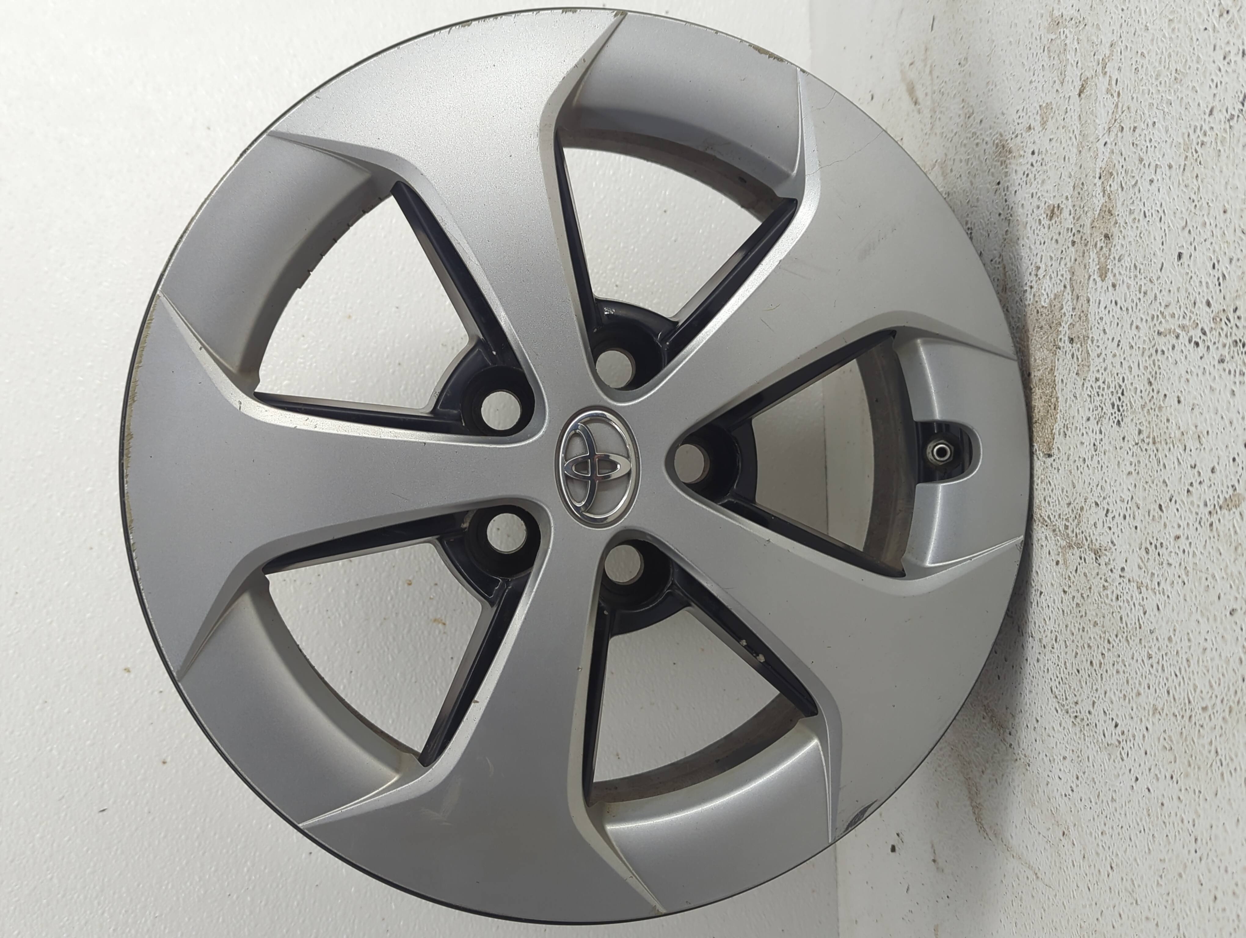 2010-2015 Toyota Prius Wheel Rim Oem 809269 - Oemusedautoparts1.com