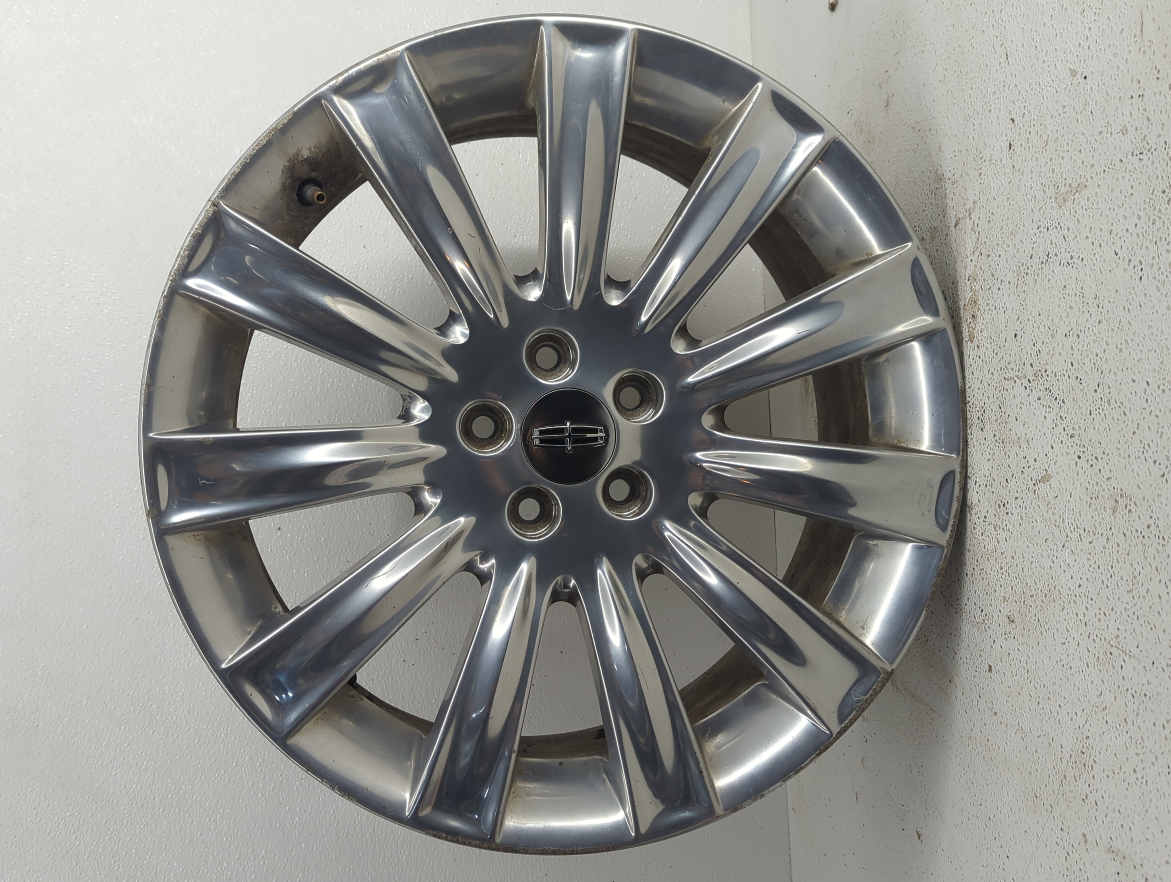 Picture of 2011-2012 Lincoln Mks Wheel Rim Oem 809277