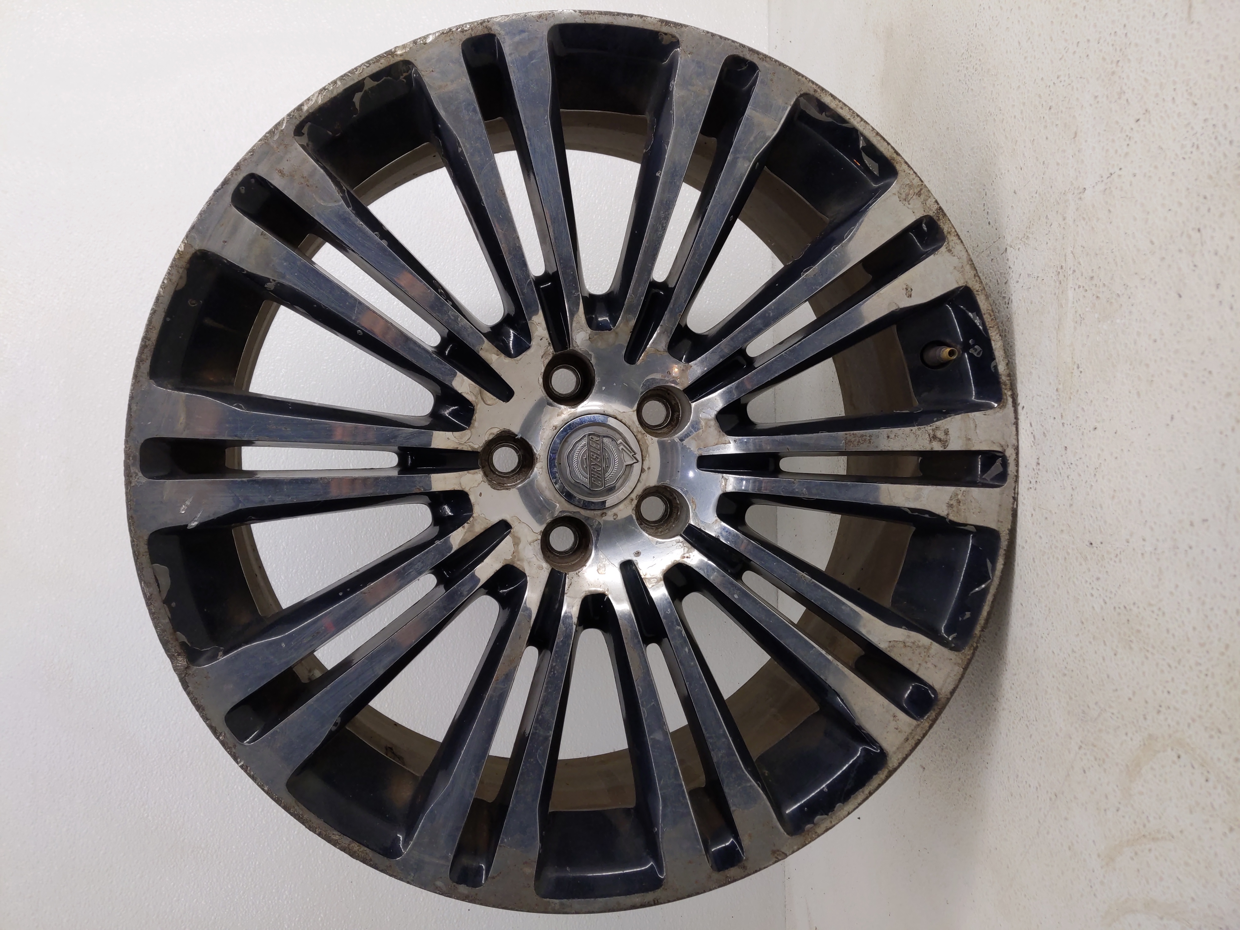 2011-2014 Chrysler 300 Wheel Rim Oem 822354 - Oemusedautoparts1.com