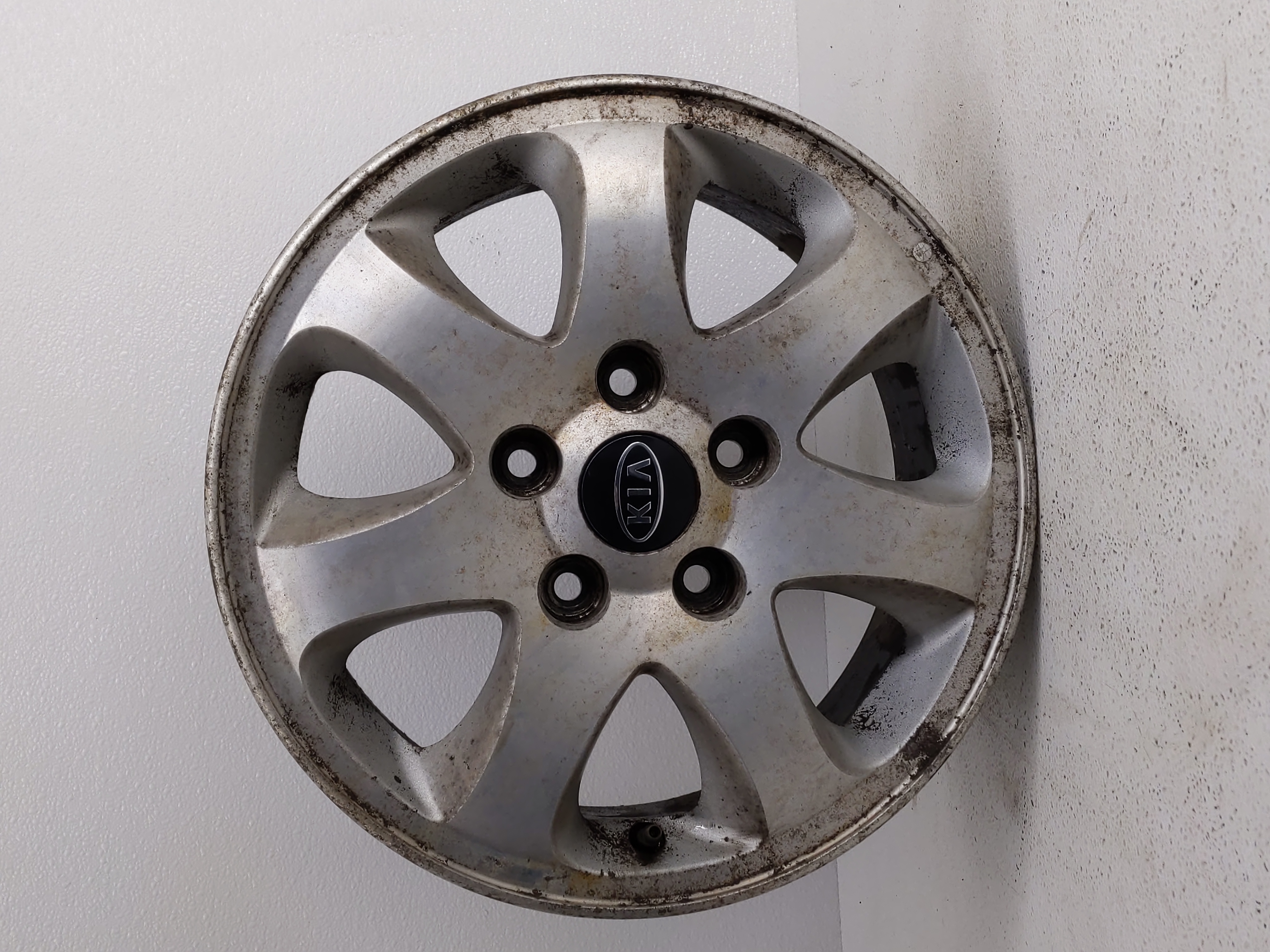 2004-2005 Kia Sedona Wheel Rim Oem 827911 - Oemusedautoparts1.com
